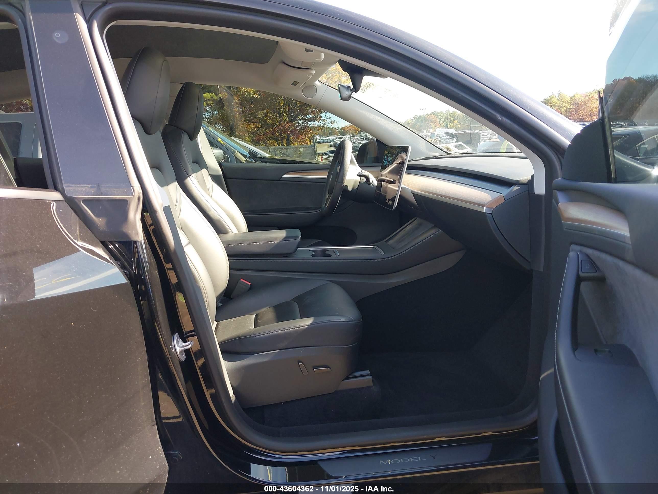 TESLA MODEL image 5
