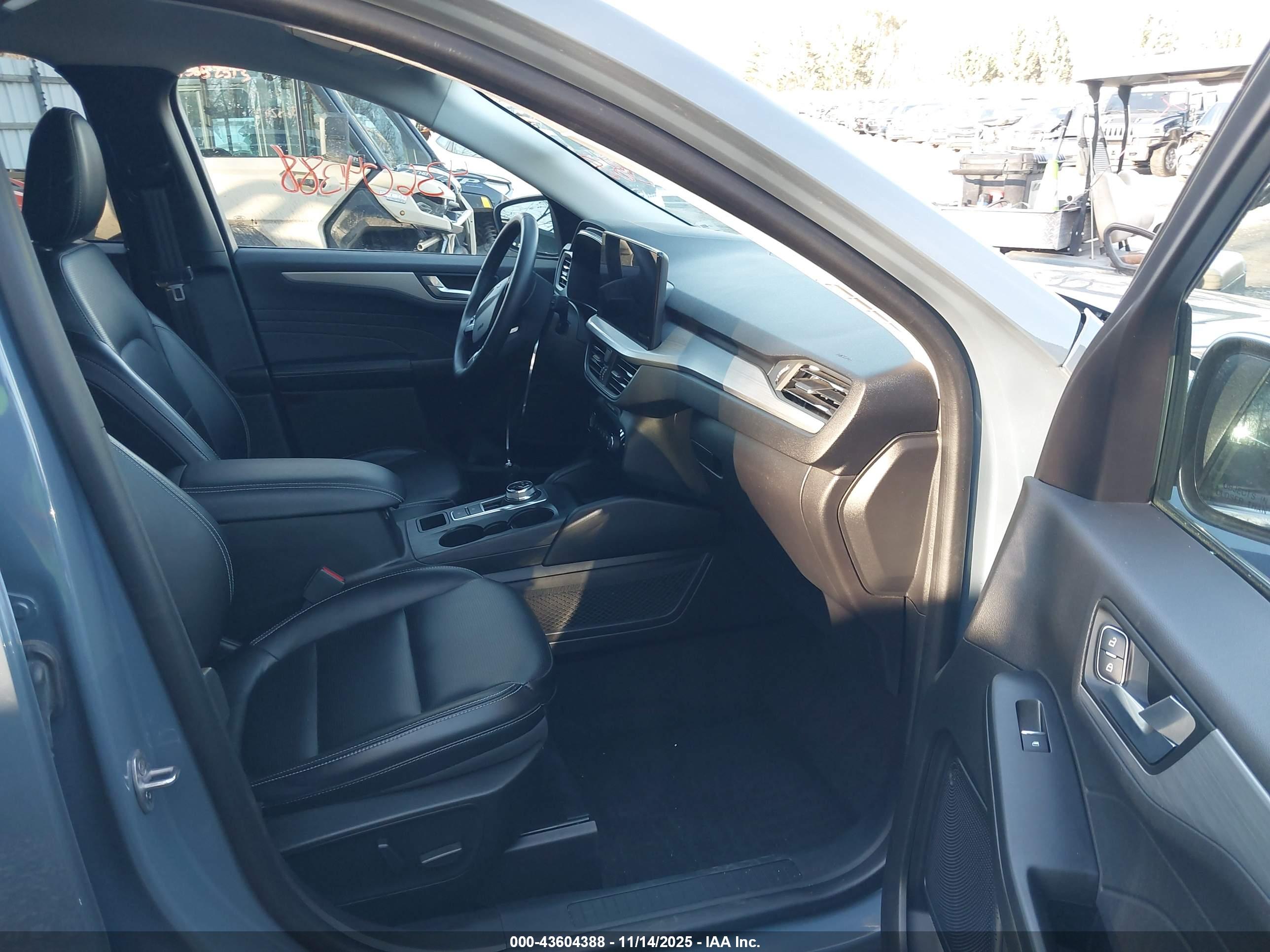 FORD ESCAPE image 5