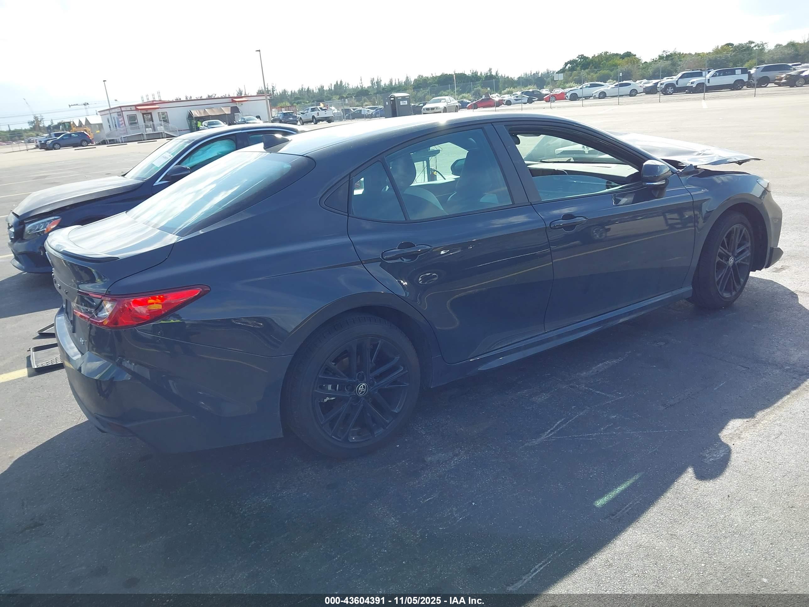 TOYOTA CAMRY image 4