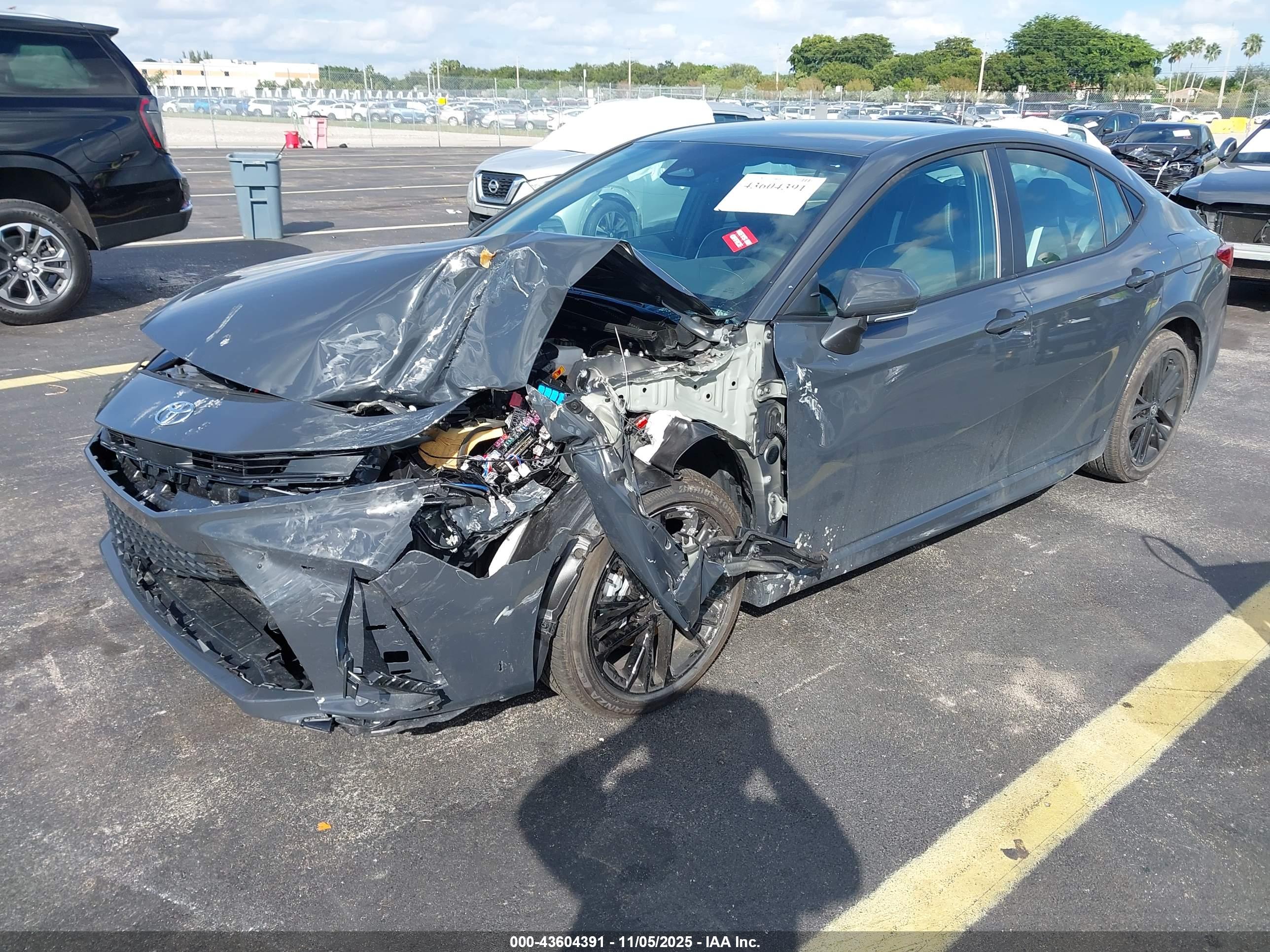 TOYOTA CAMRY image 6