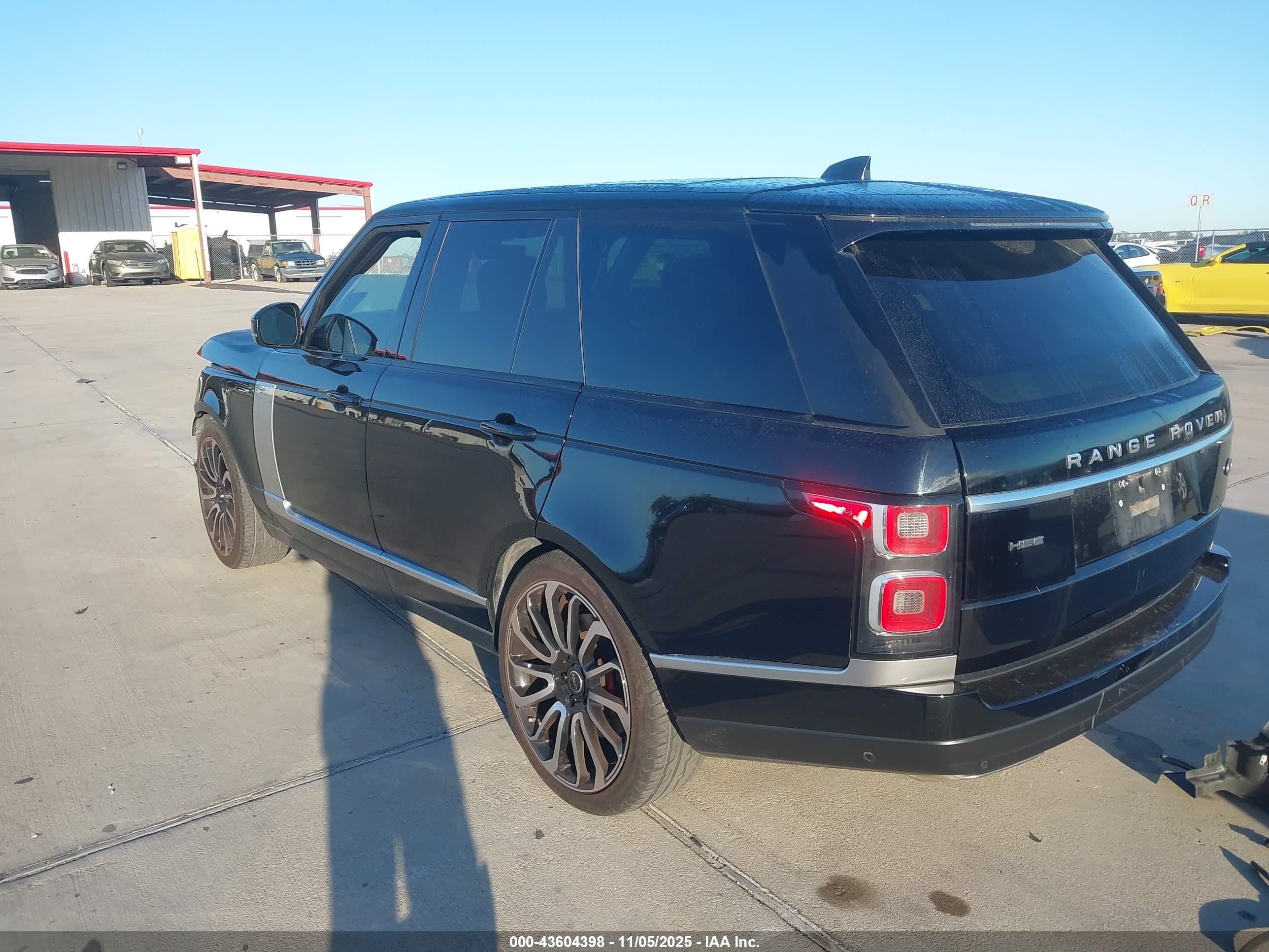 LAND ROVER image 3