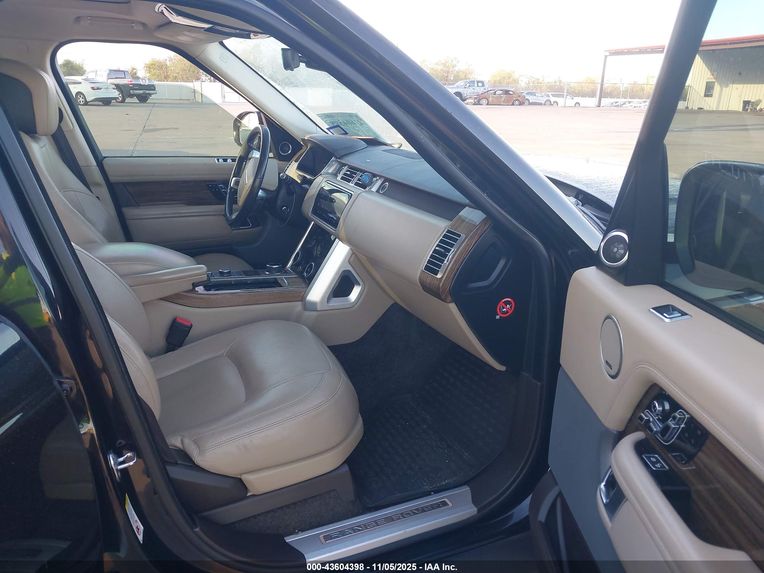 LAND ROVER image 5