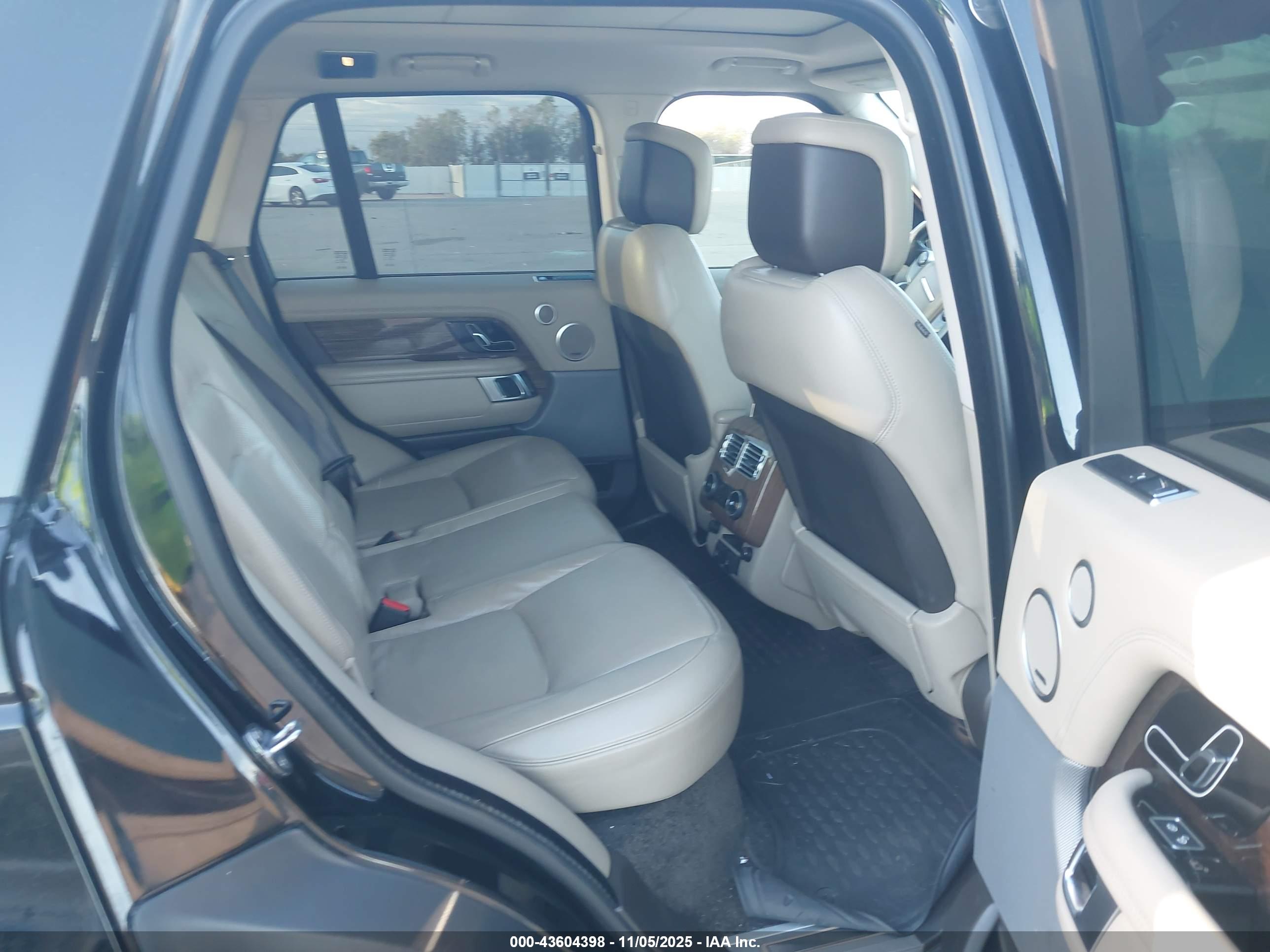 LAND ROVER image 8