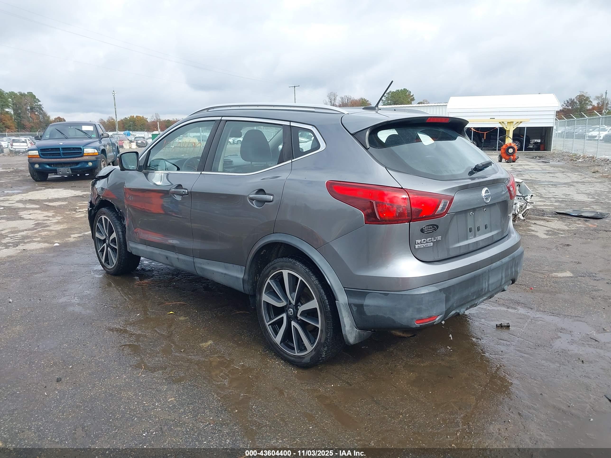 NISSAN ROGUE image 3