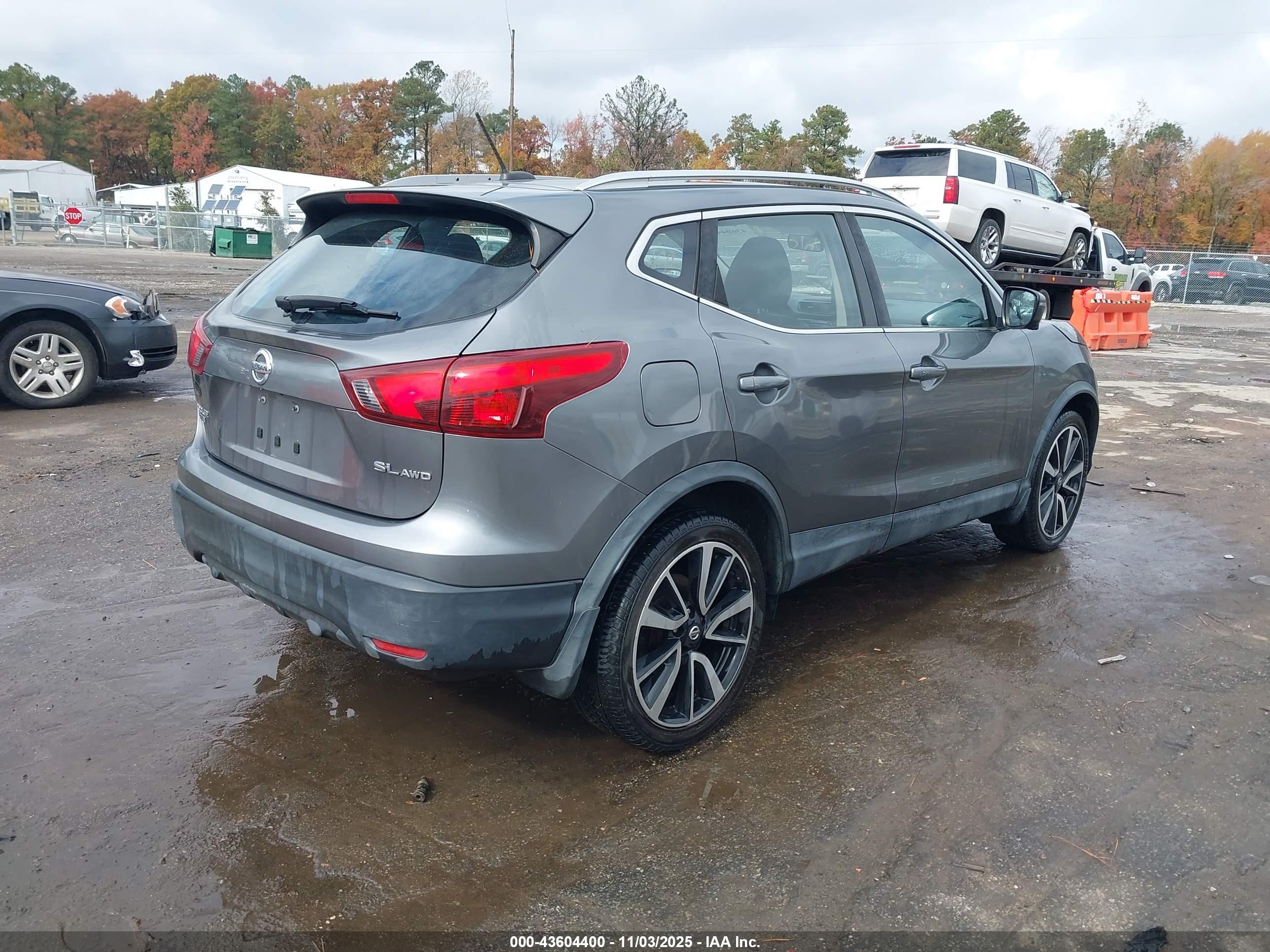NISSAN ROGUE image 4