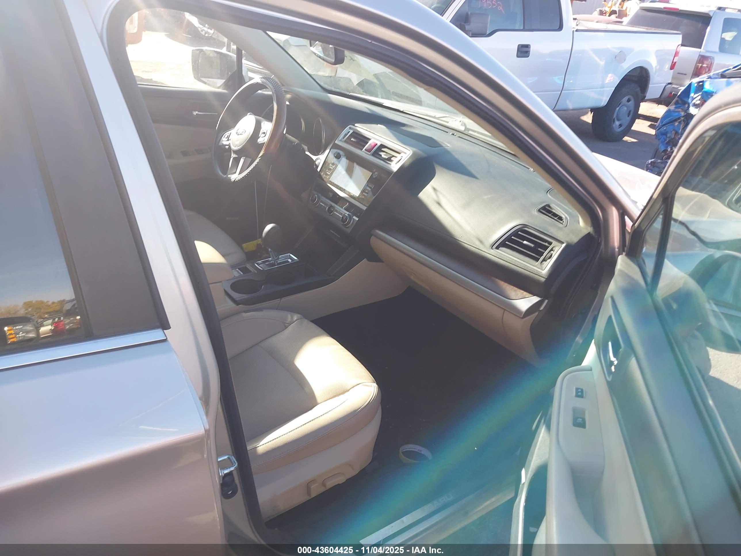 SUBARU OUTBACK image 5