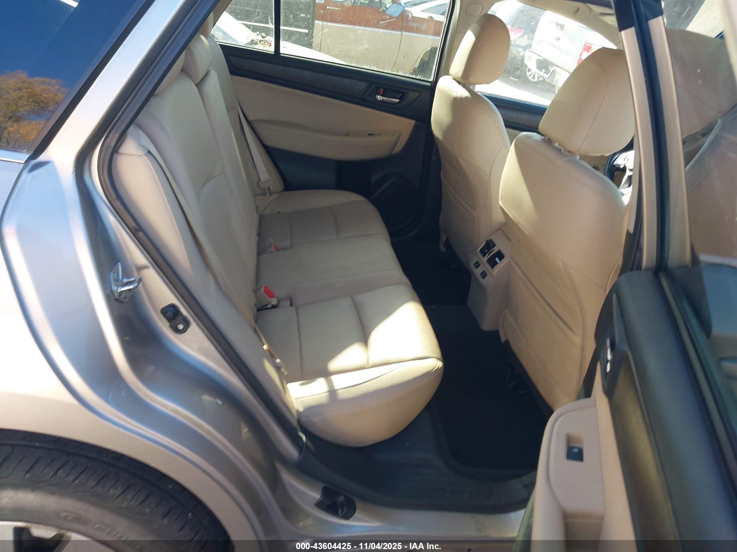 SUBARU OUTBACK image 8