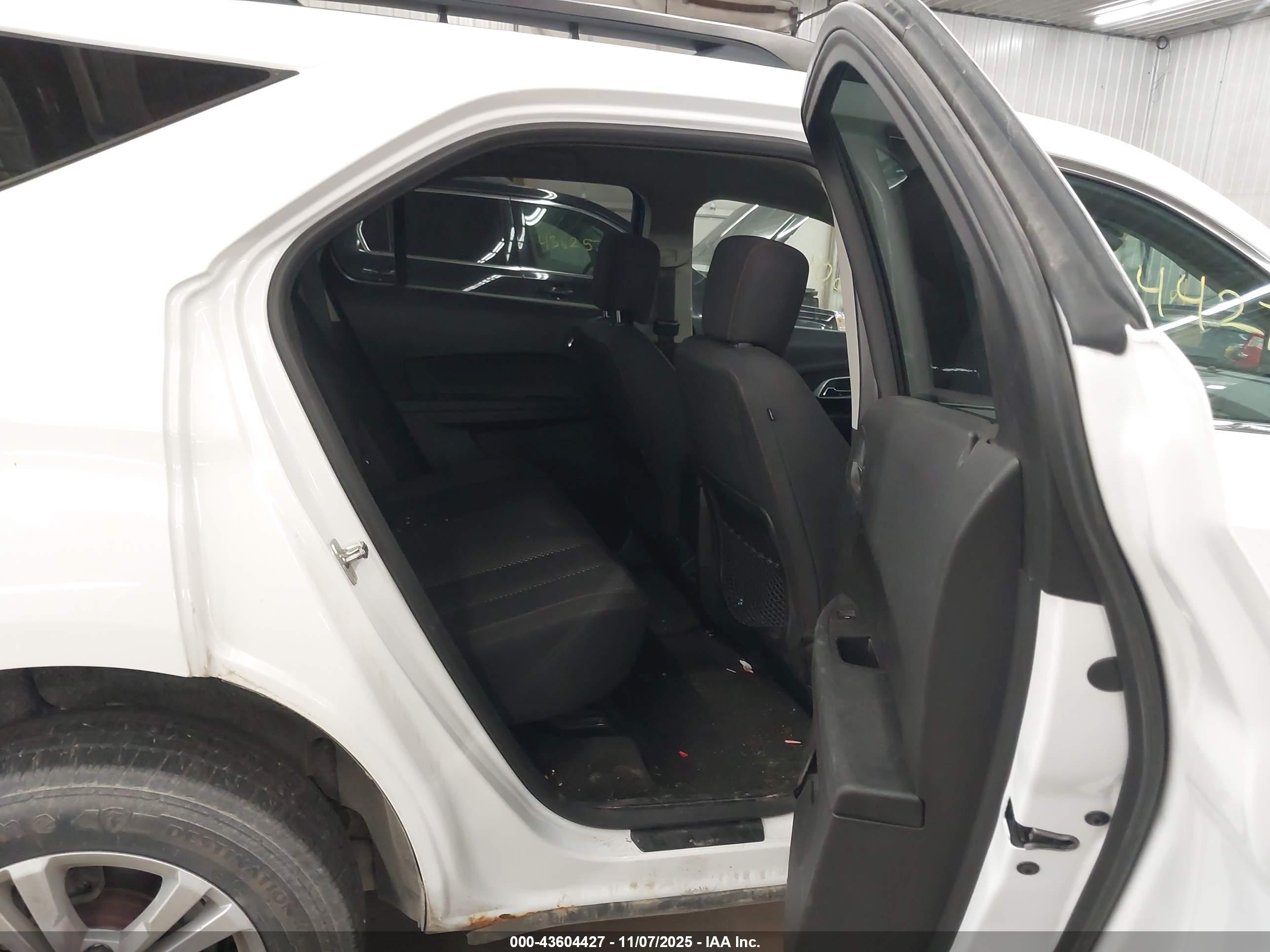 CHEVROLET EQUINOX image 8