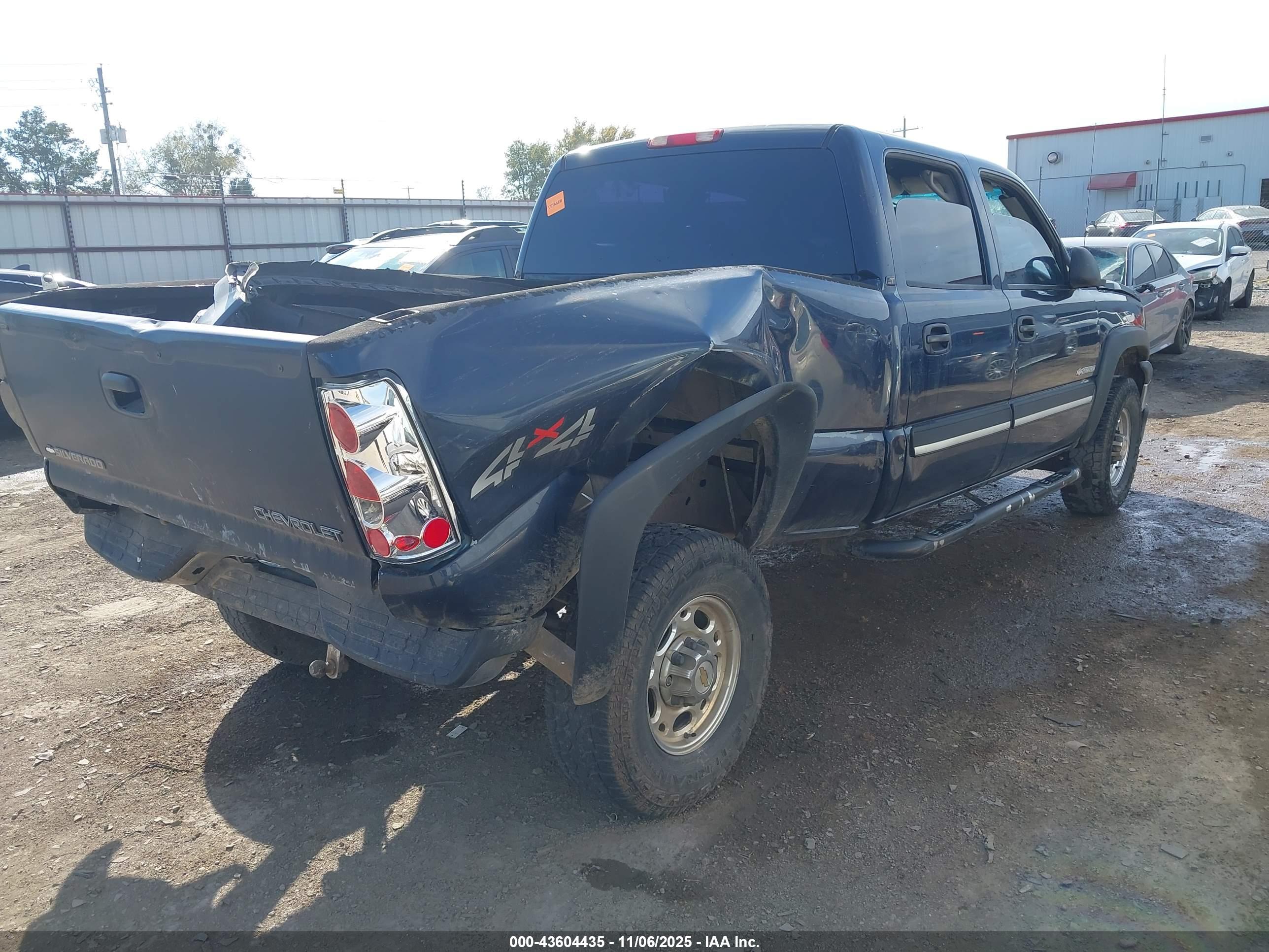 CHEVROLET SILVERADO image 4