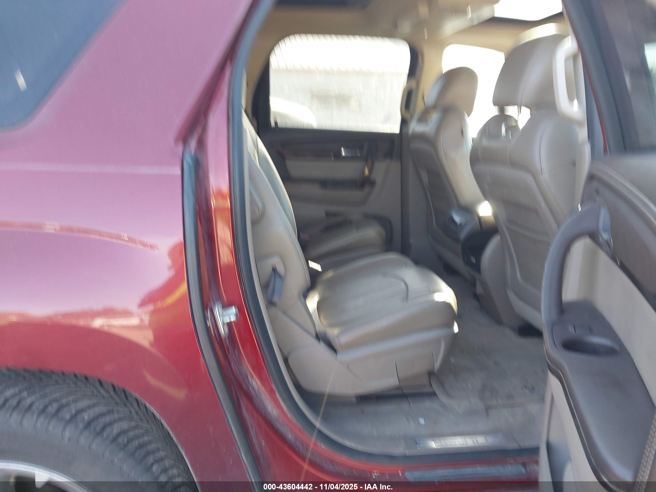 GMC ACADIA image 8