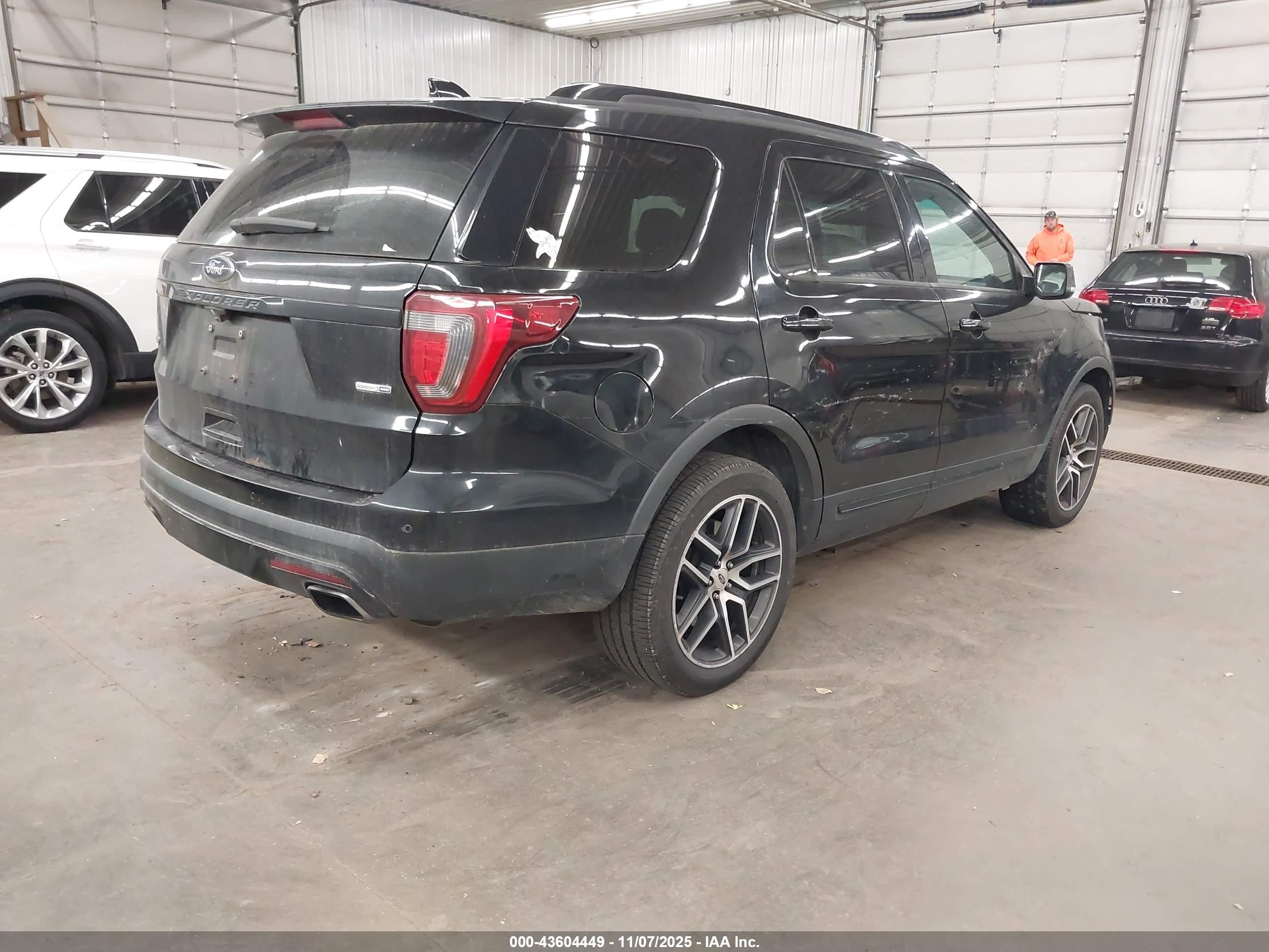FORD EXPLORER image 4
