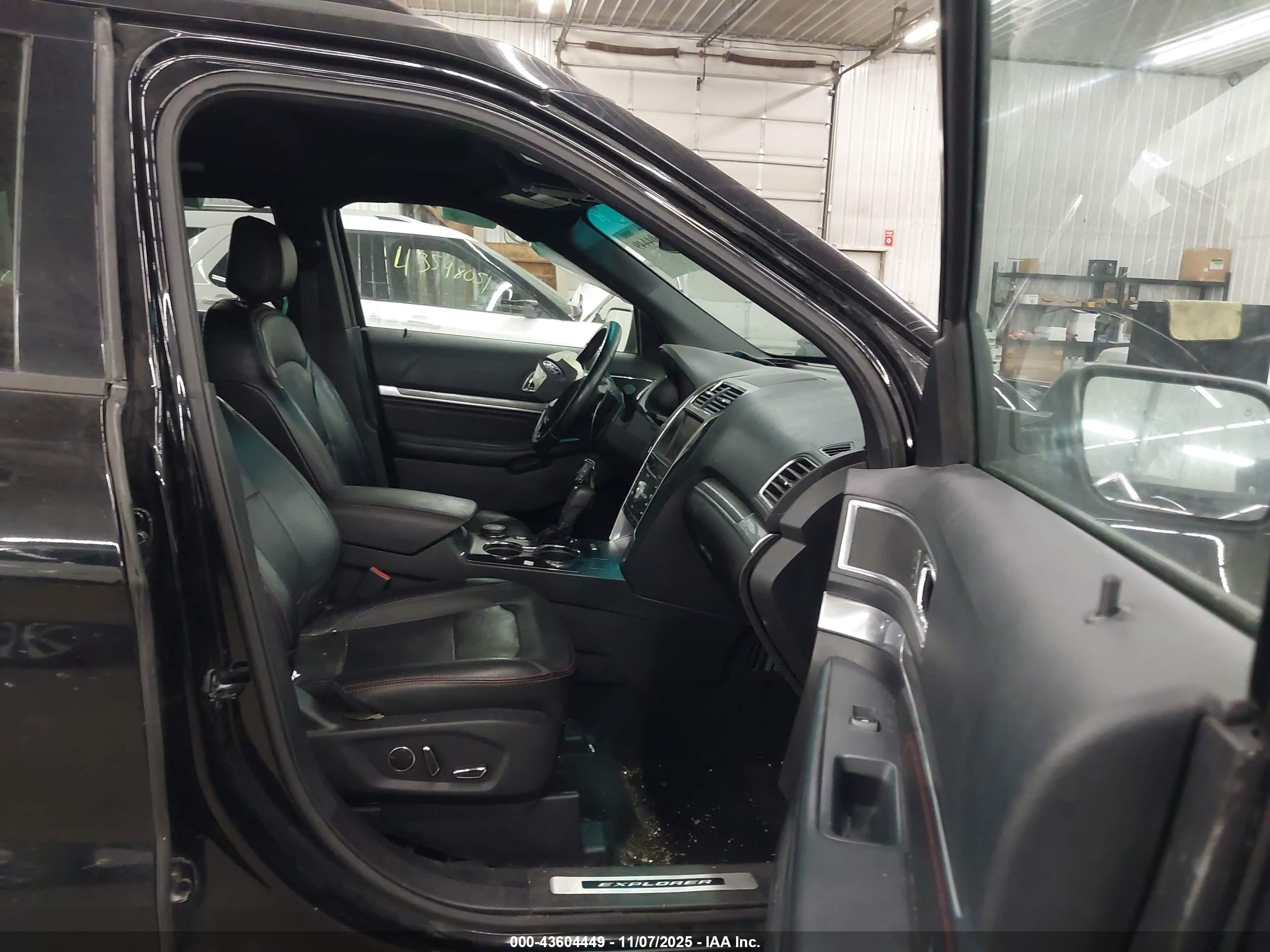 FORD EXPLORER image 5