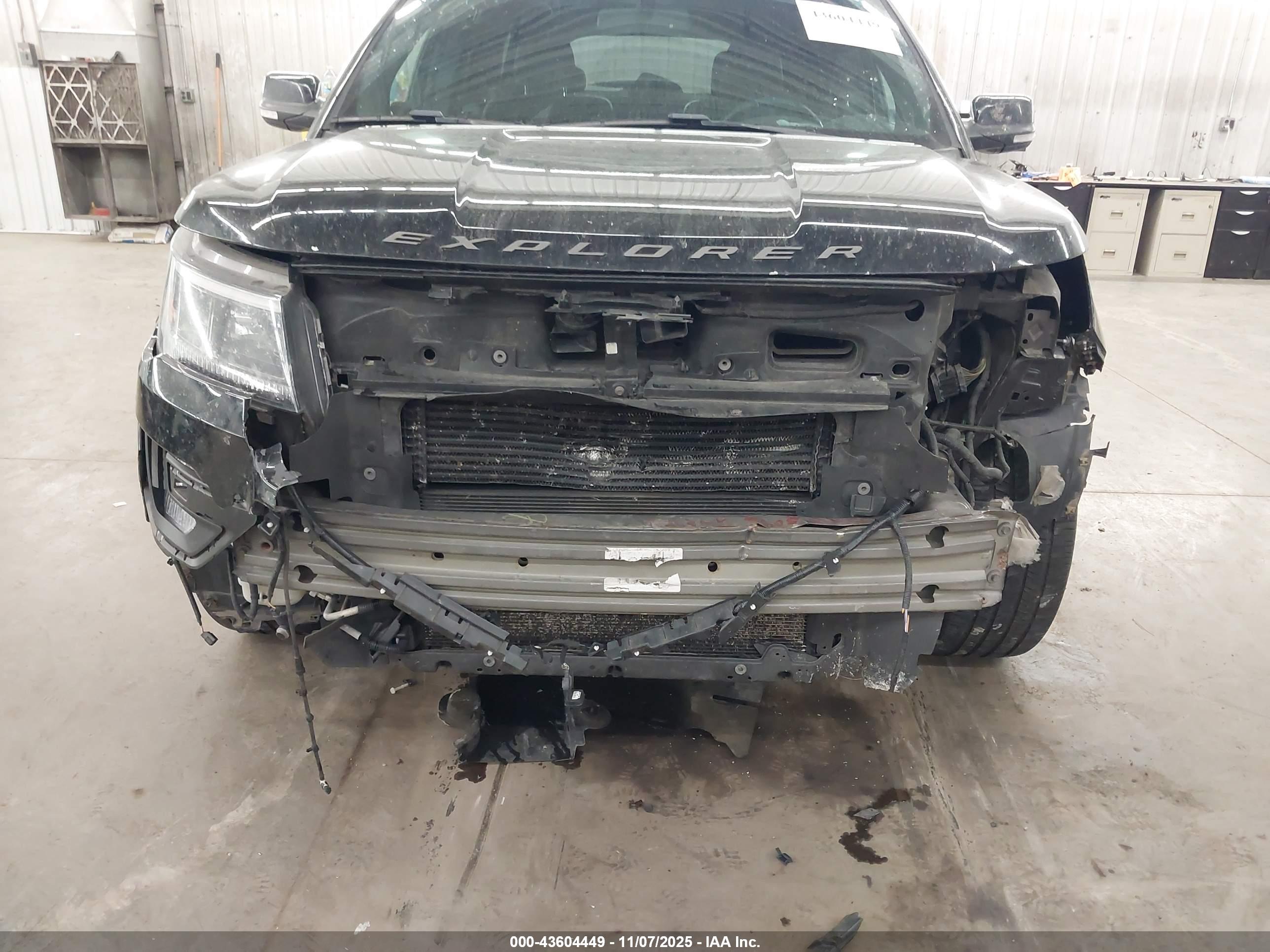 FORD EXPLORER image 6