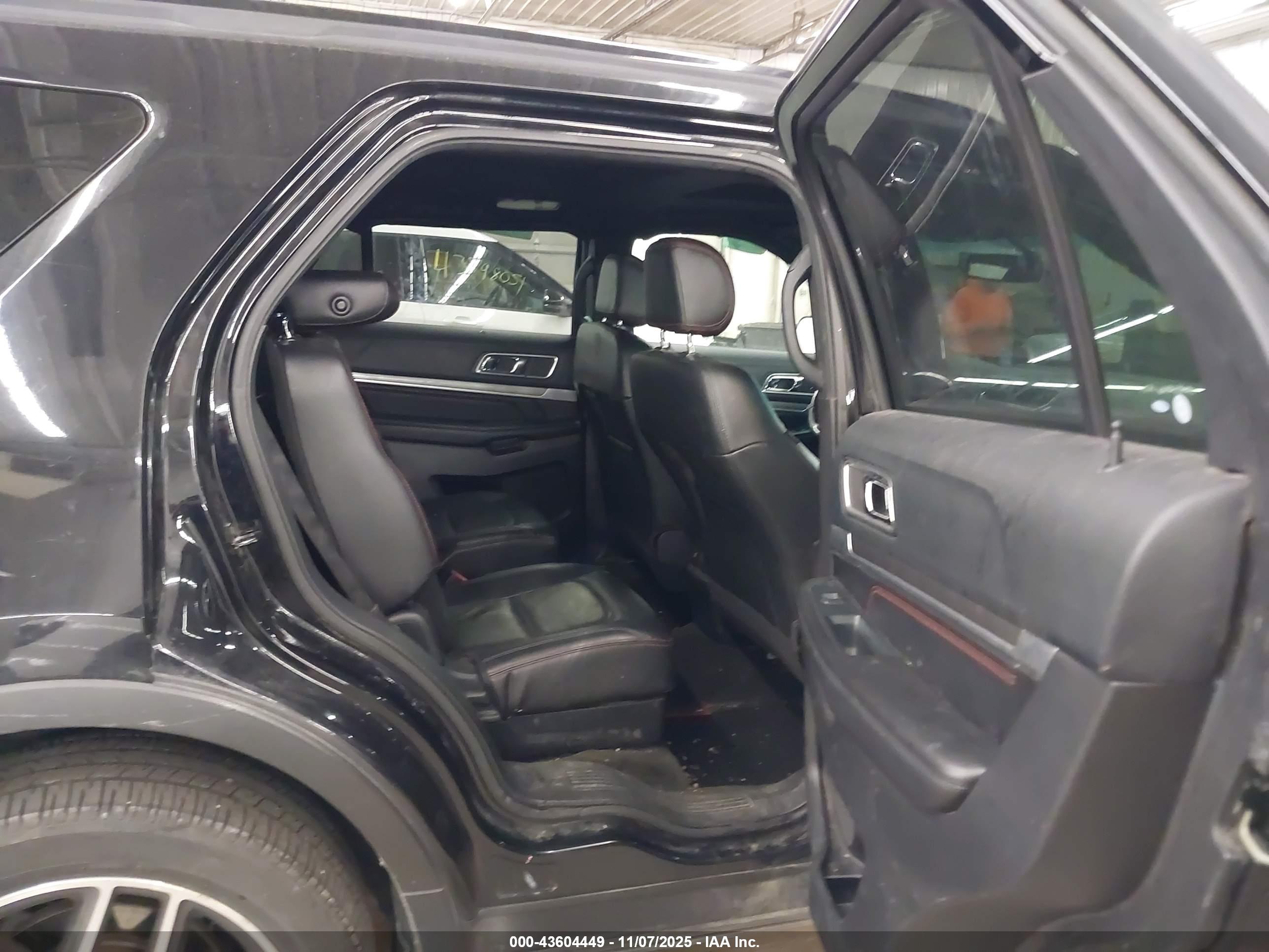 FORD EXPLORER image 8