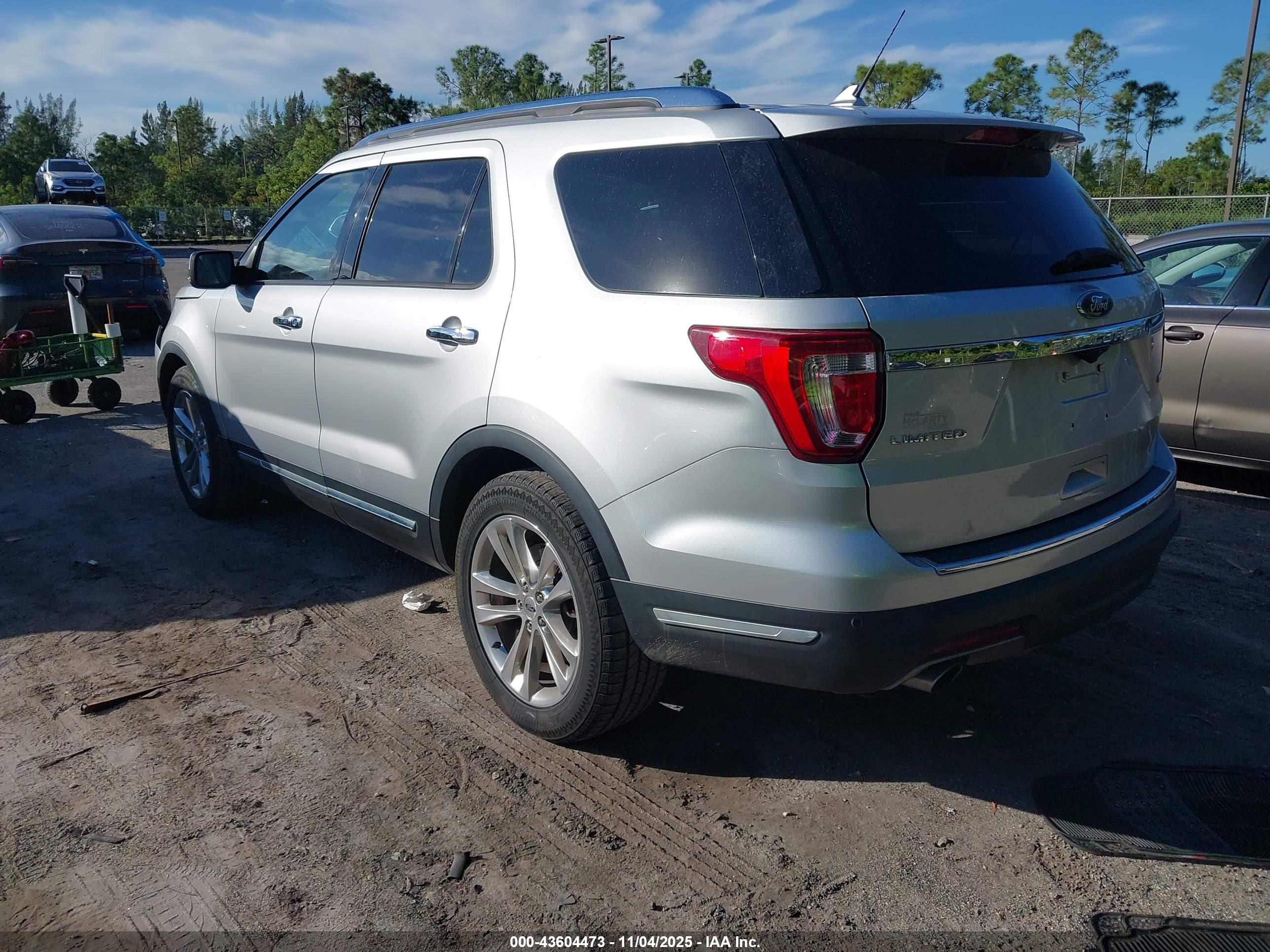 FORD EXPLORER image 3