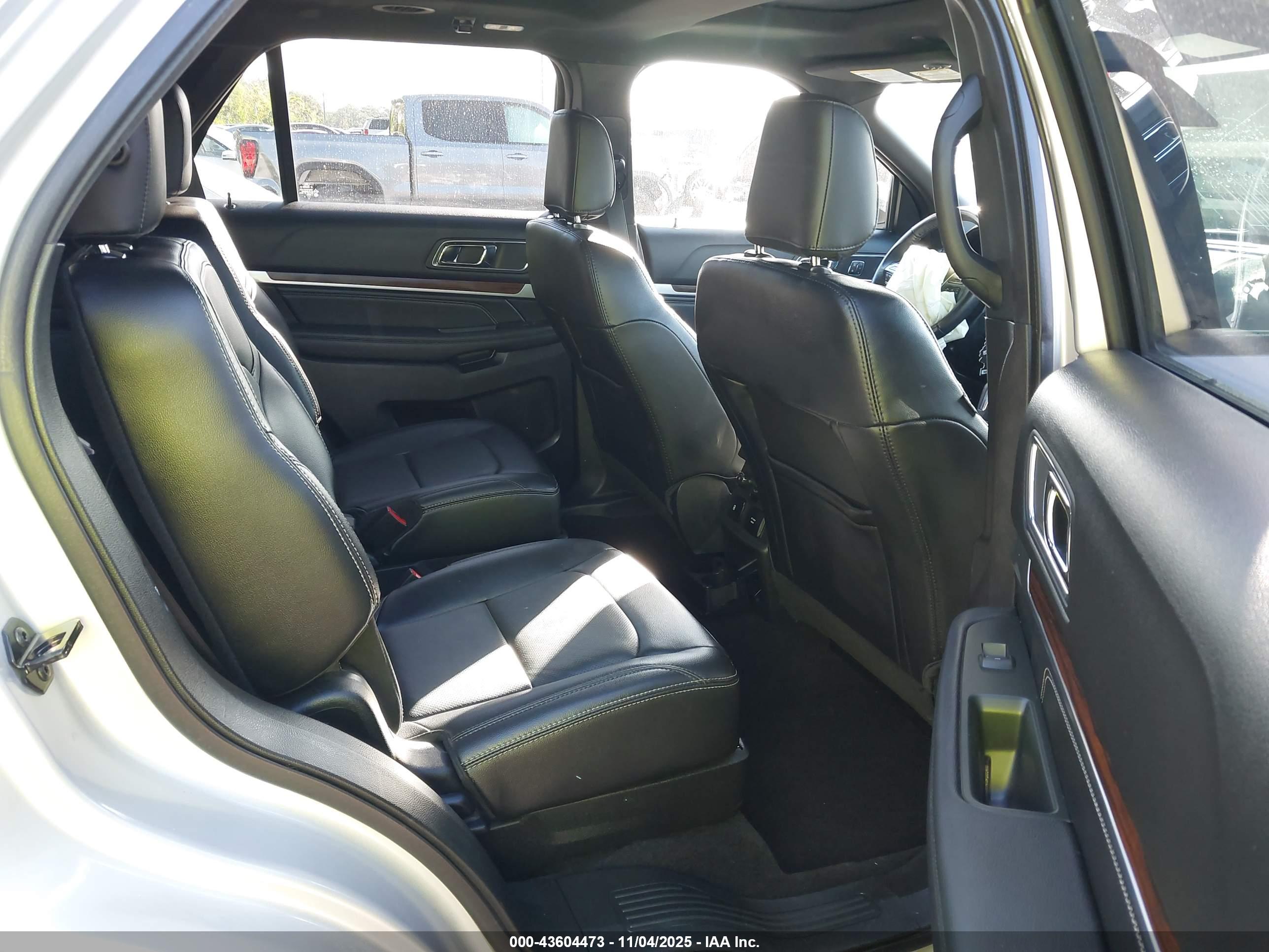 FORD EXPLORER image 8
