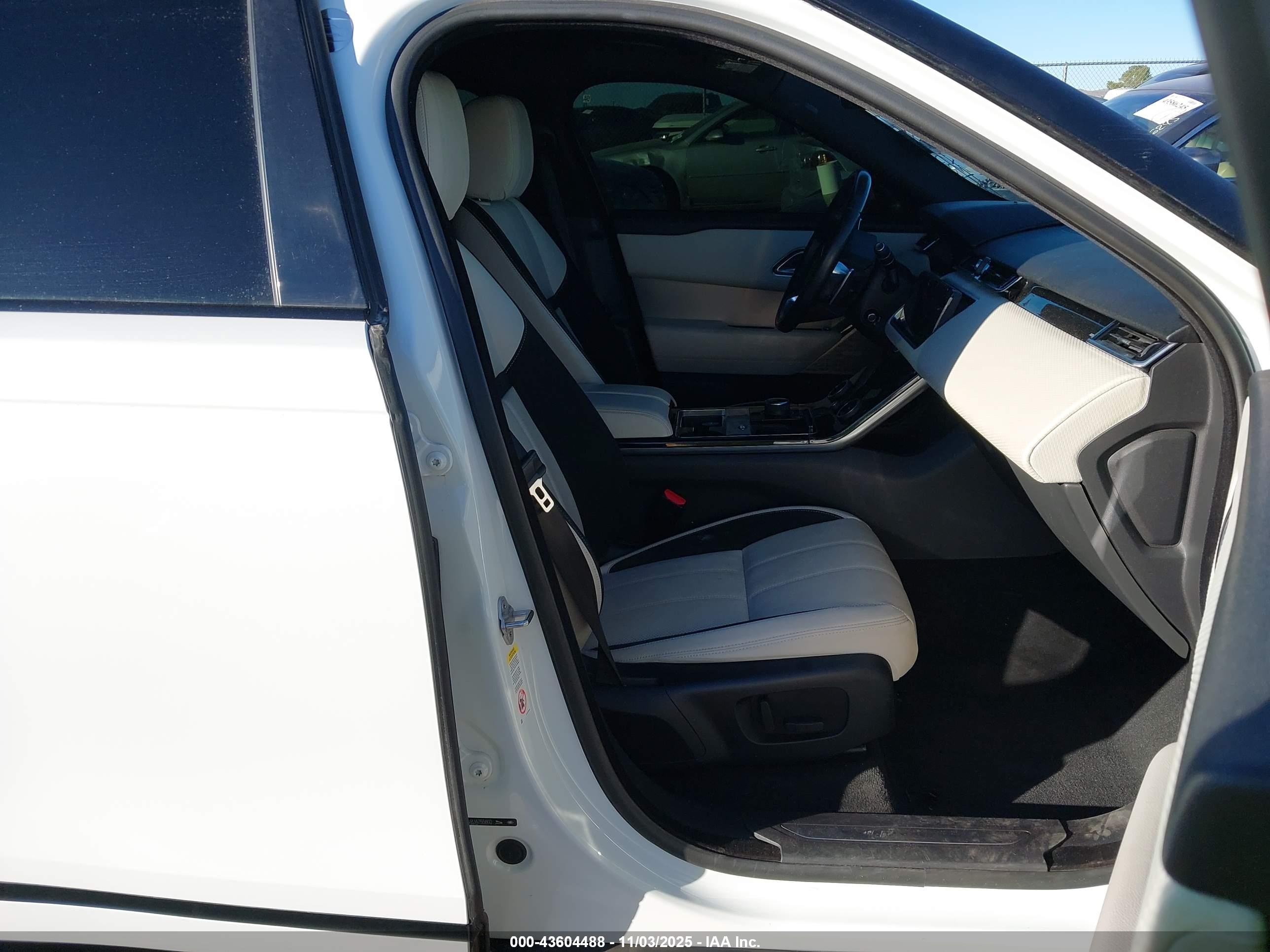 LAND ROVER image 5
