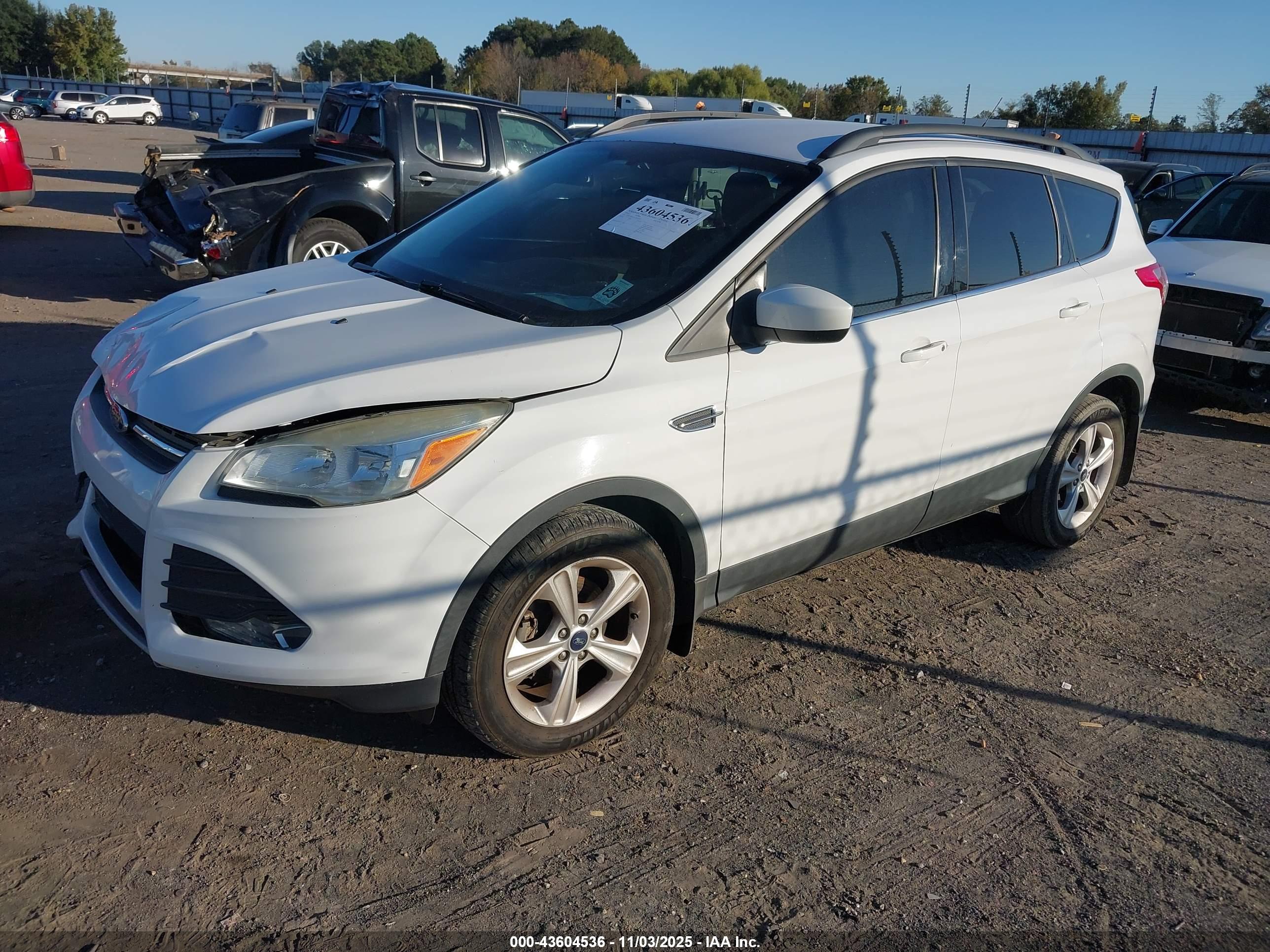 FORD ESCAPE image 2