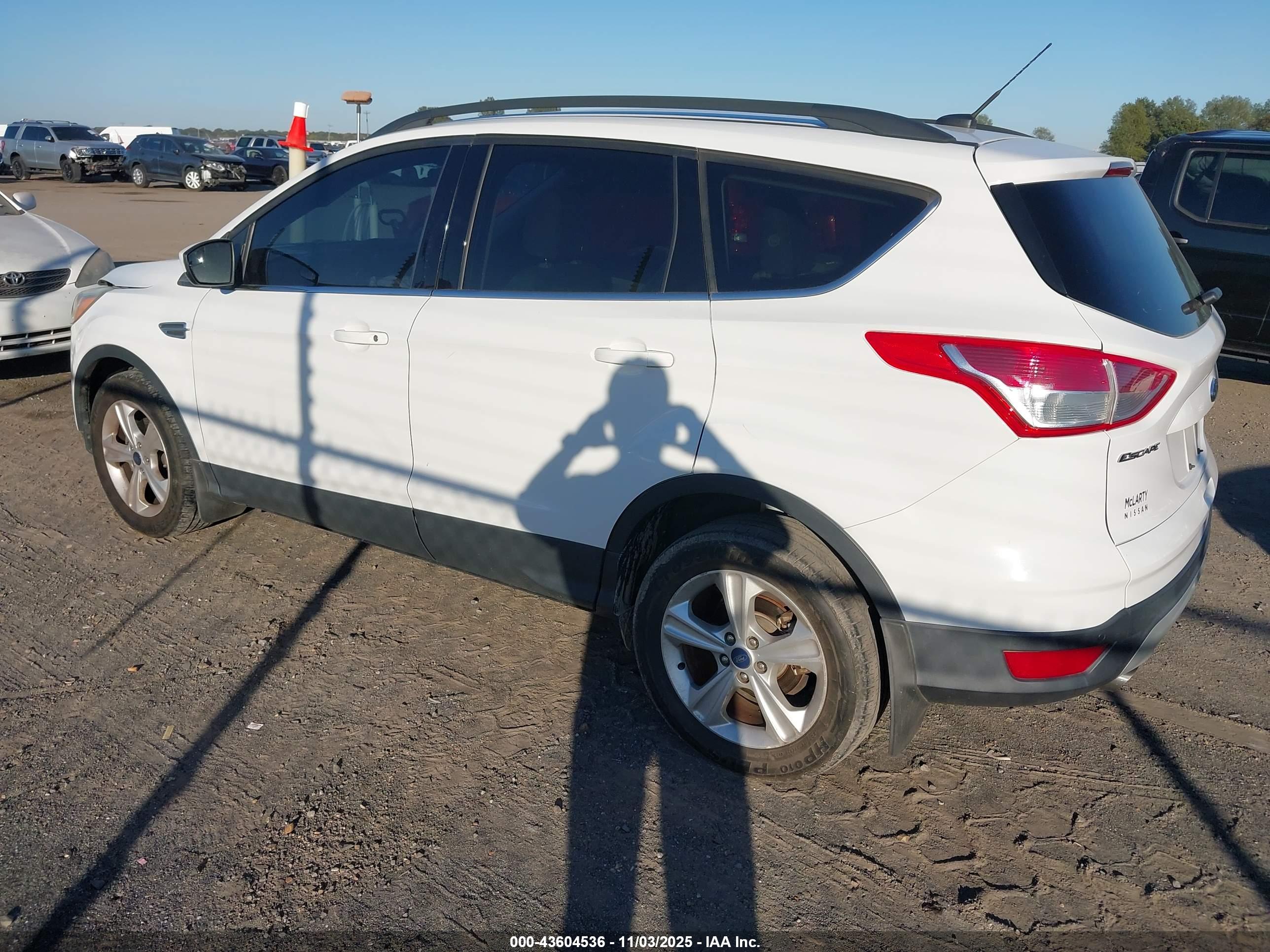 FORD ESCAPE image 3