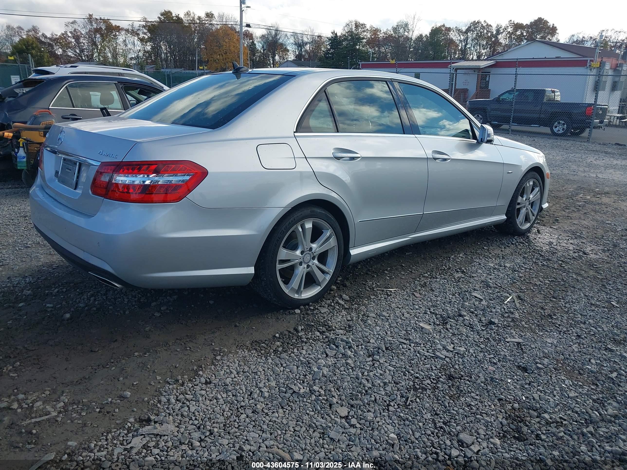 MERCEDES-BENZ E image 4