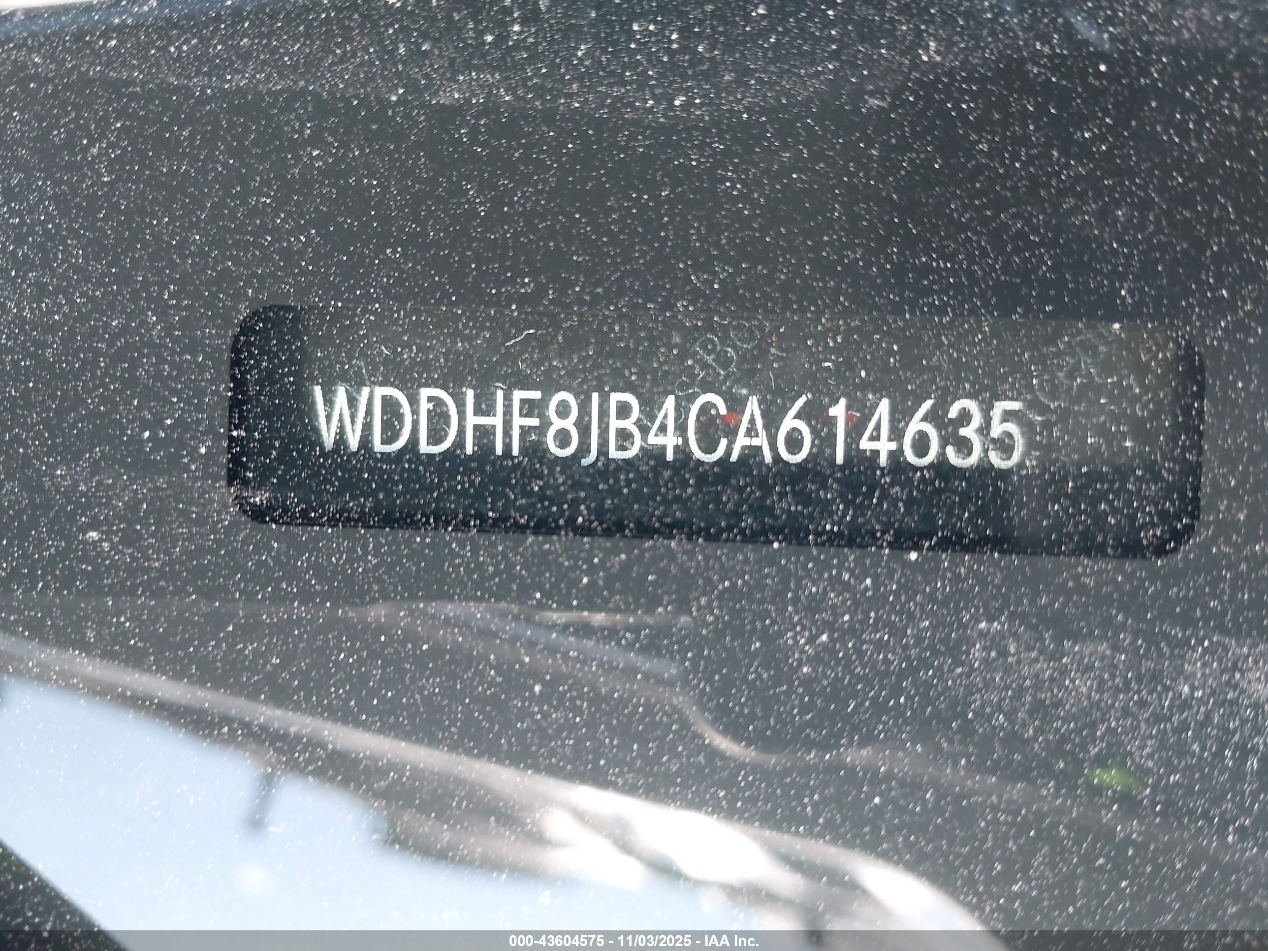MERCEDES-BENZ E image 9