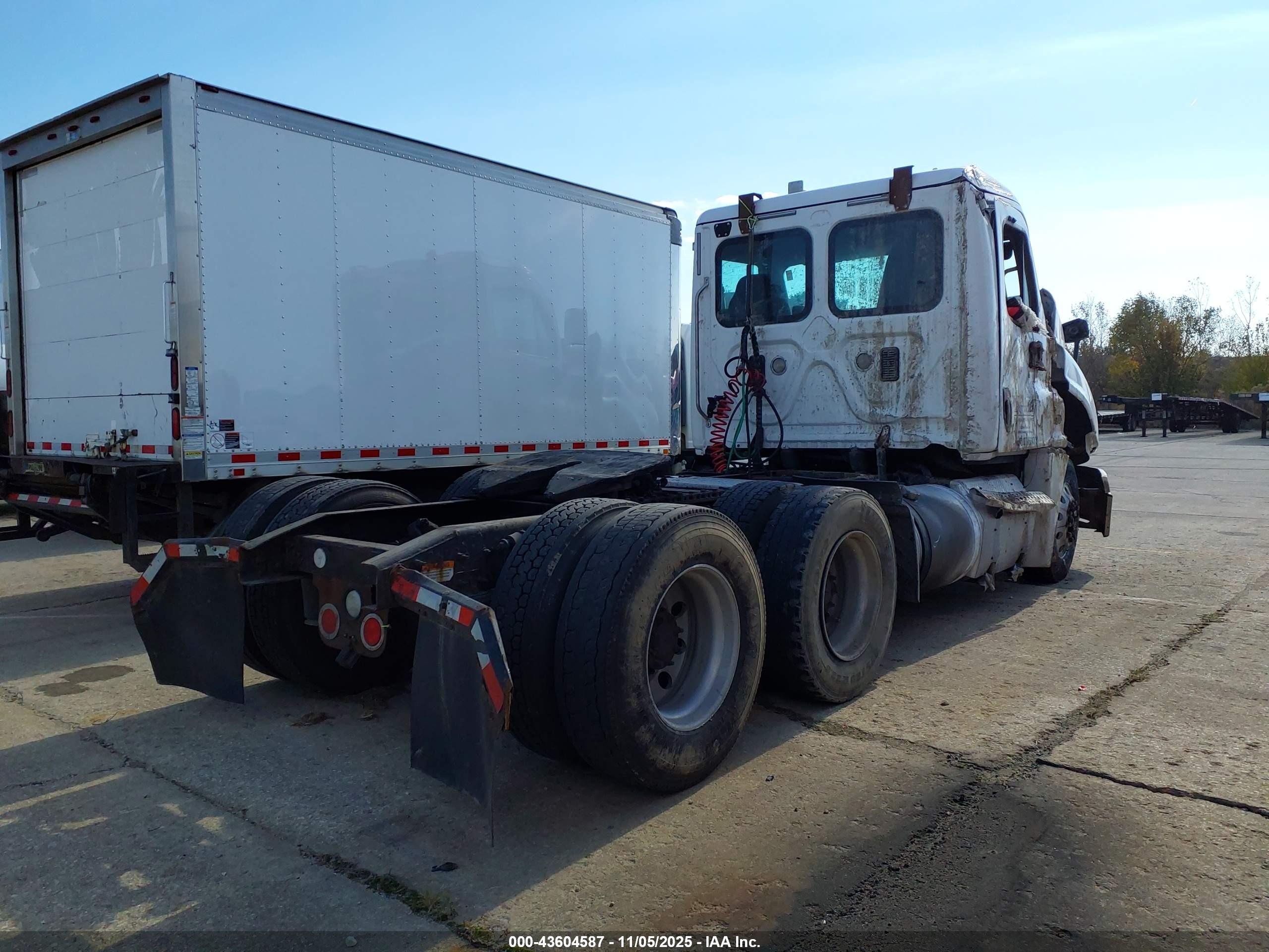 FREIGHTLINER CASCADIA image 4