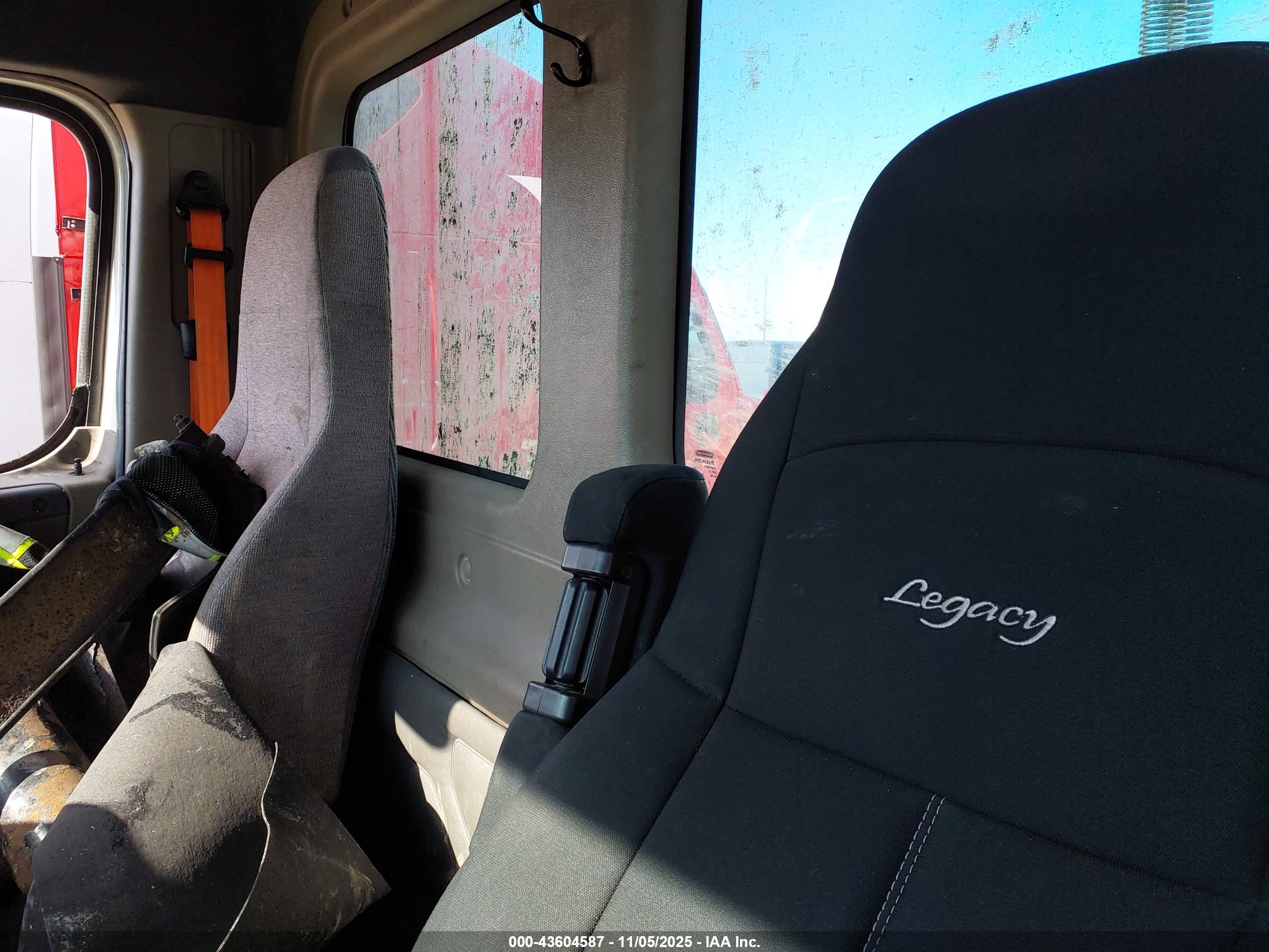 FREIGHTLINER CASCADIA image 7