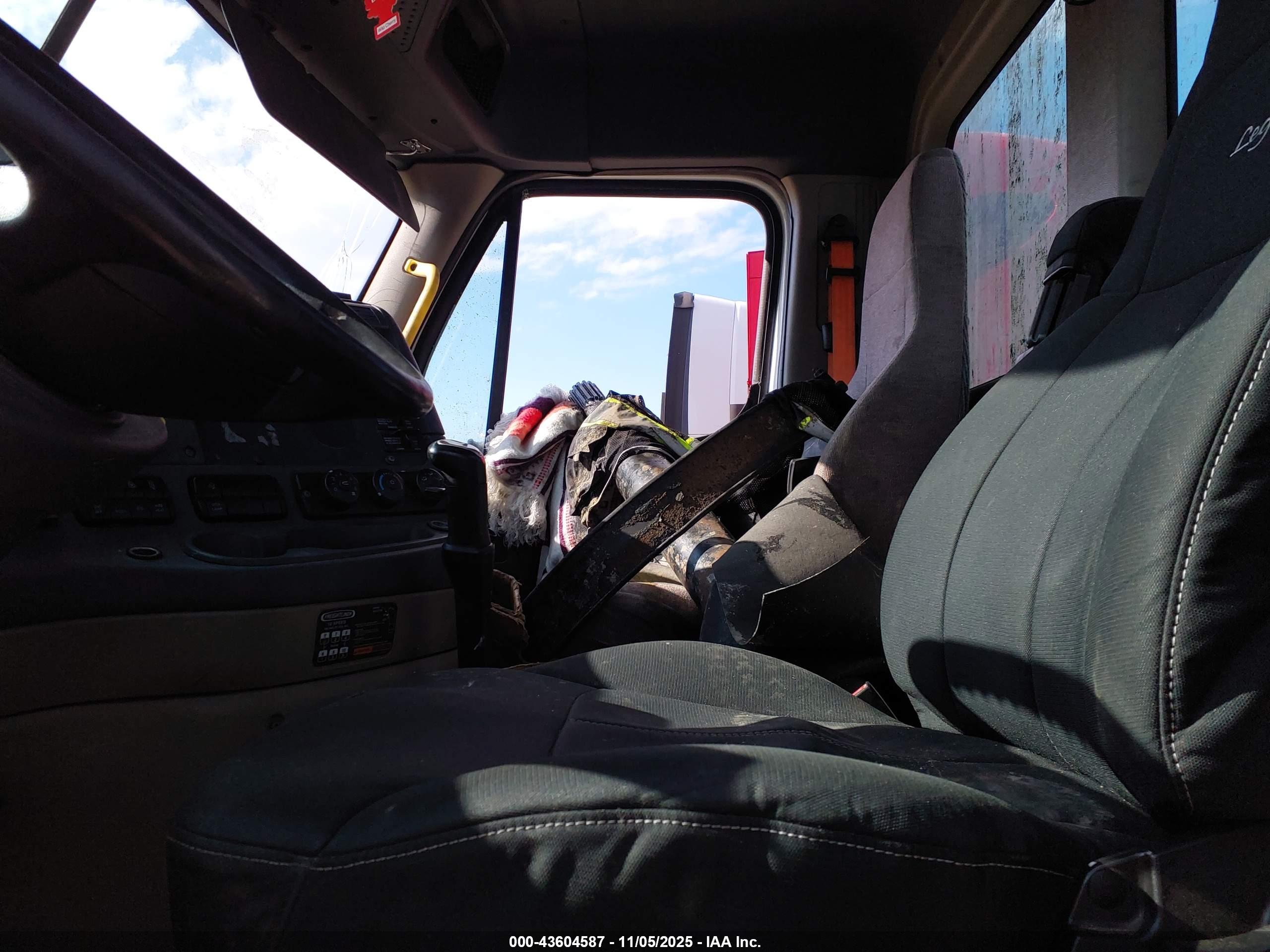 FREIGHTLINER CASCADIA image 8