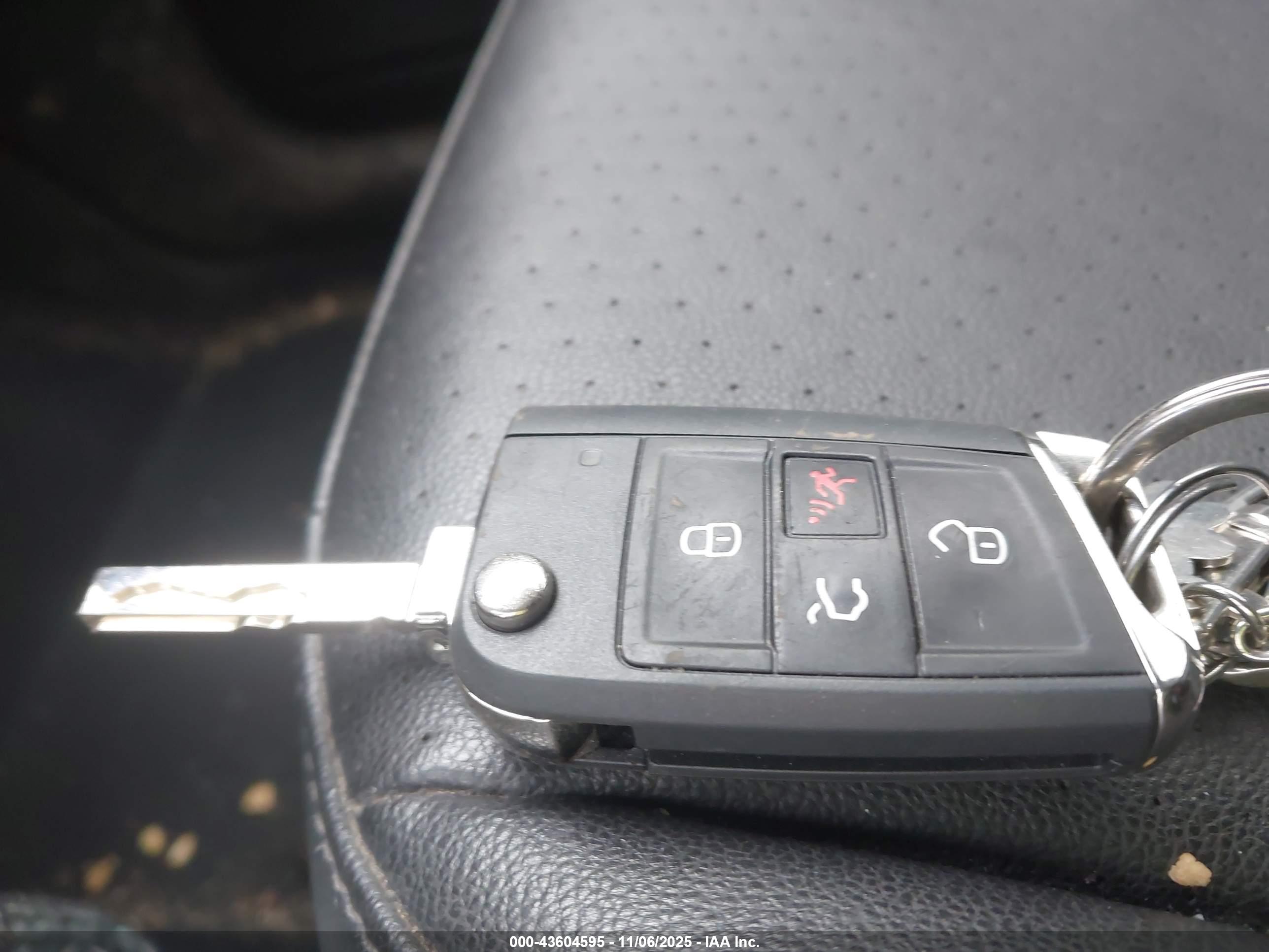 VOLKSWAGEN TIGUAN image 11