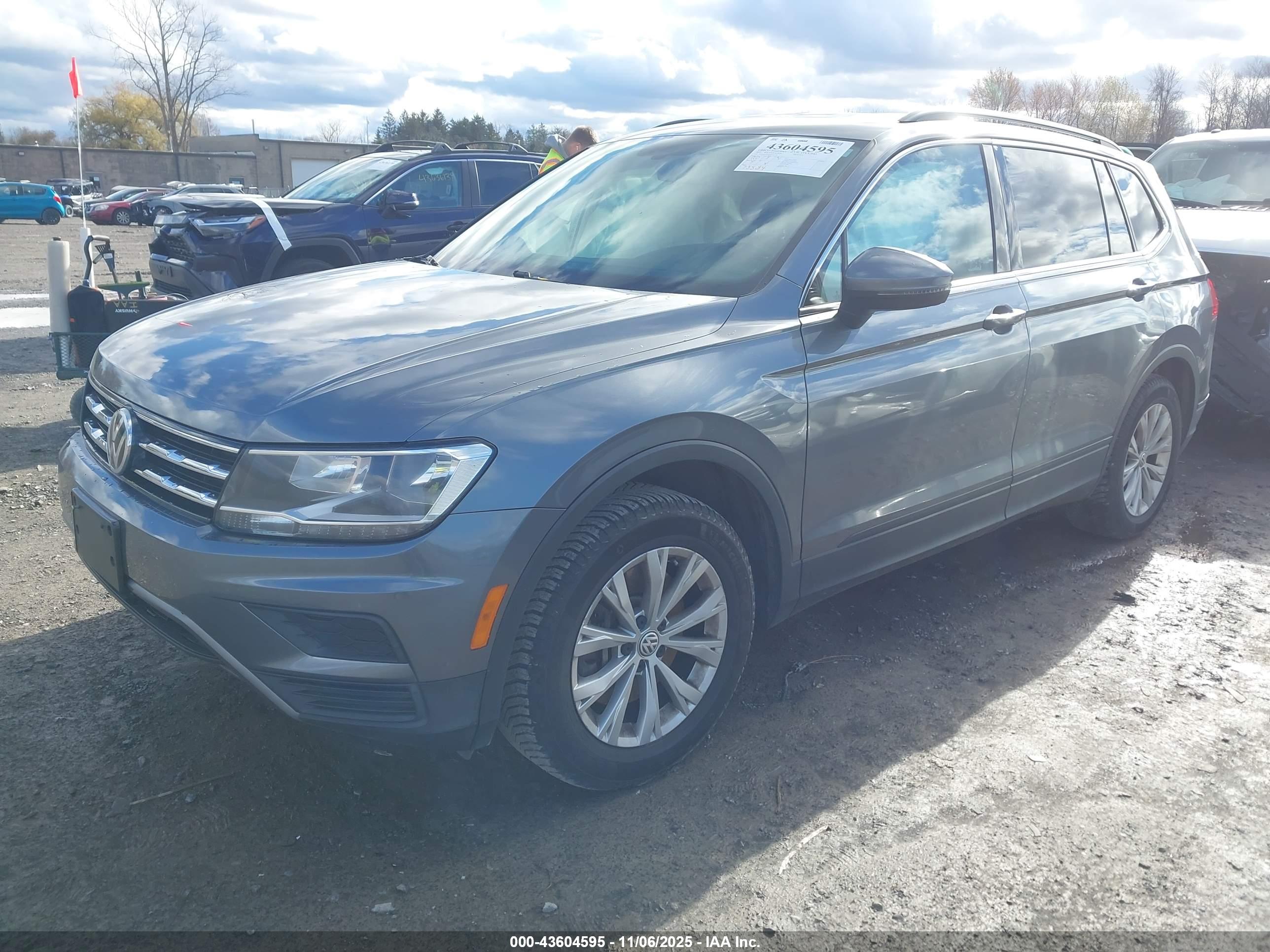 VOLKSWAGEN TIGUAN image 2