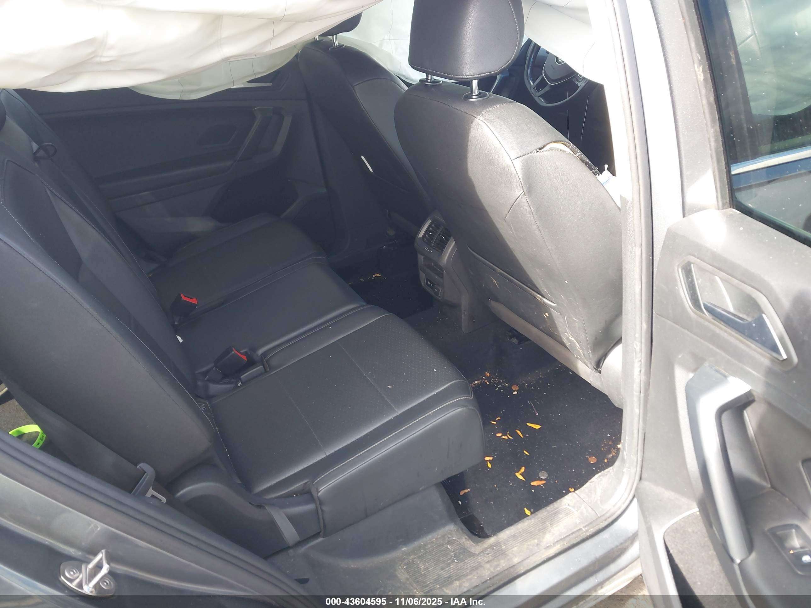 VOLKSWAGEN TIGUAN image 8