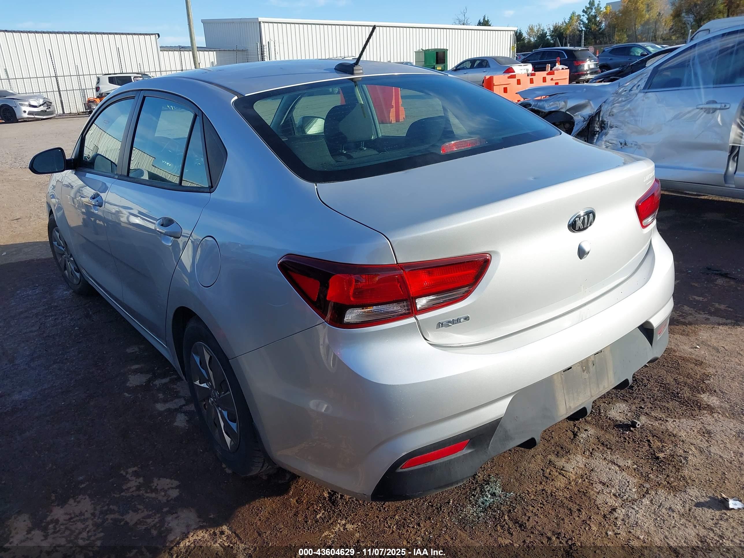 KIA RIO image 3