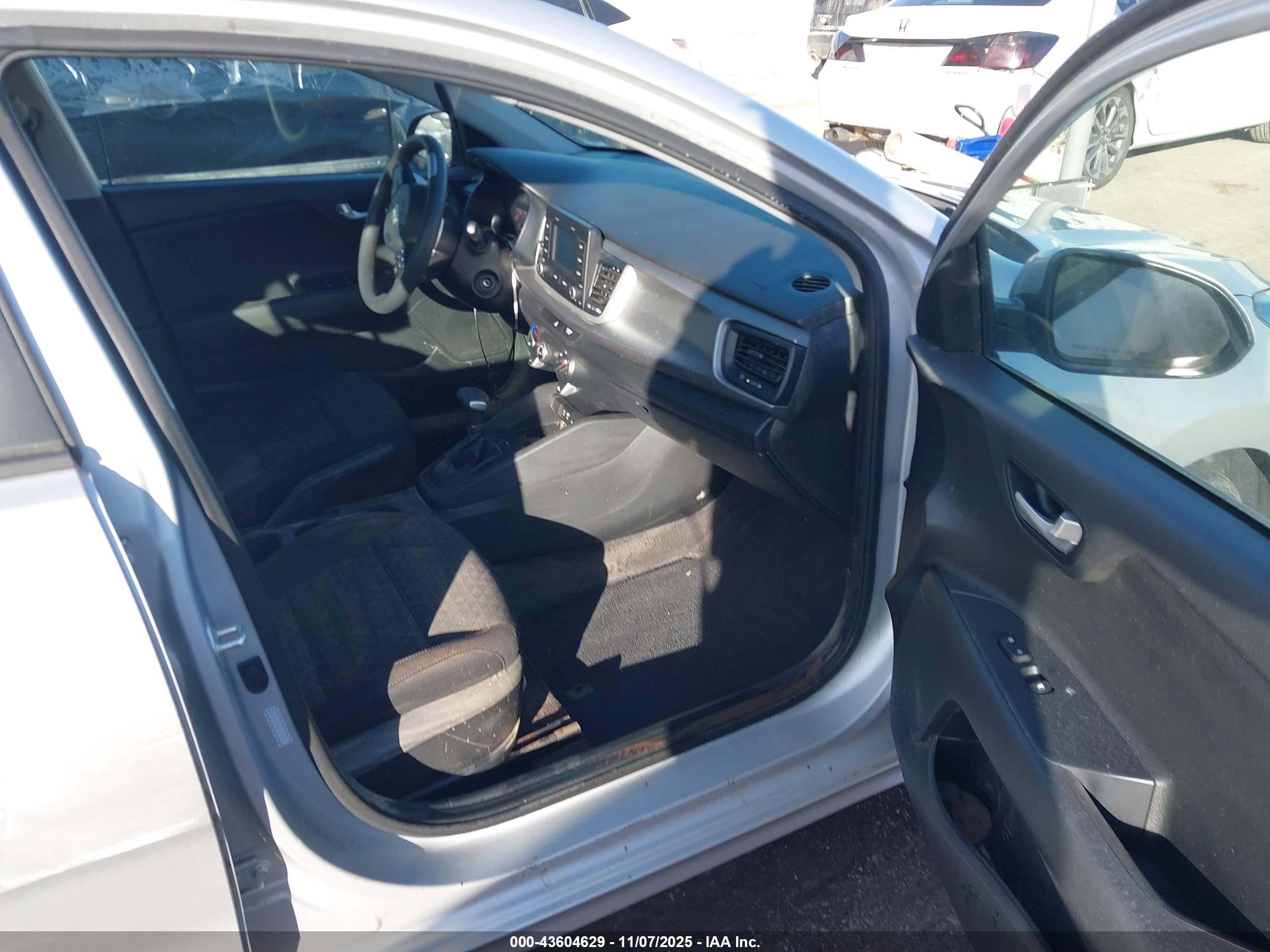 KIA RIO image 5