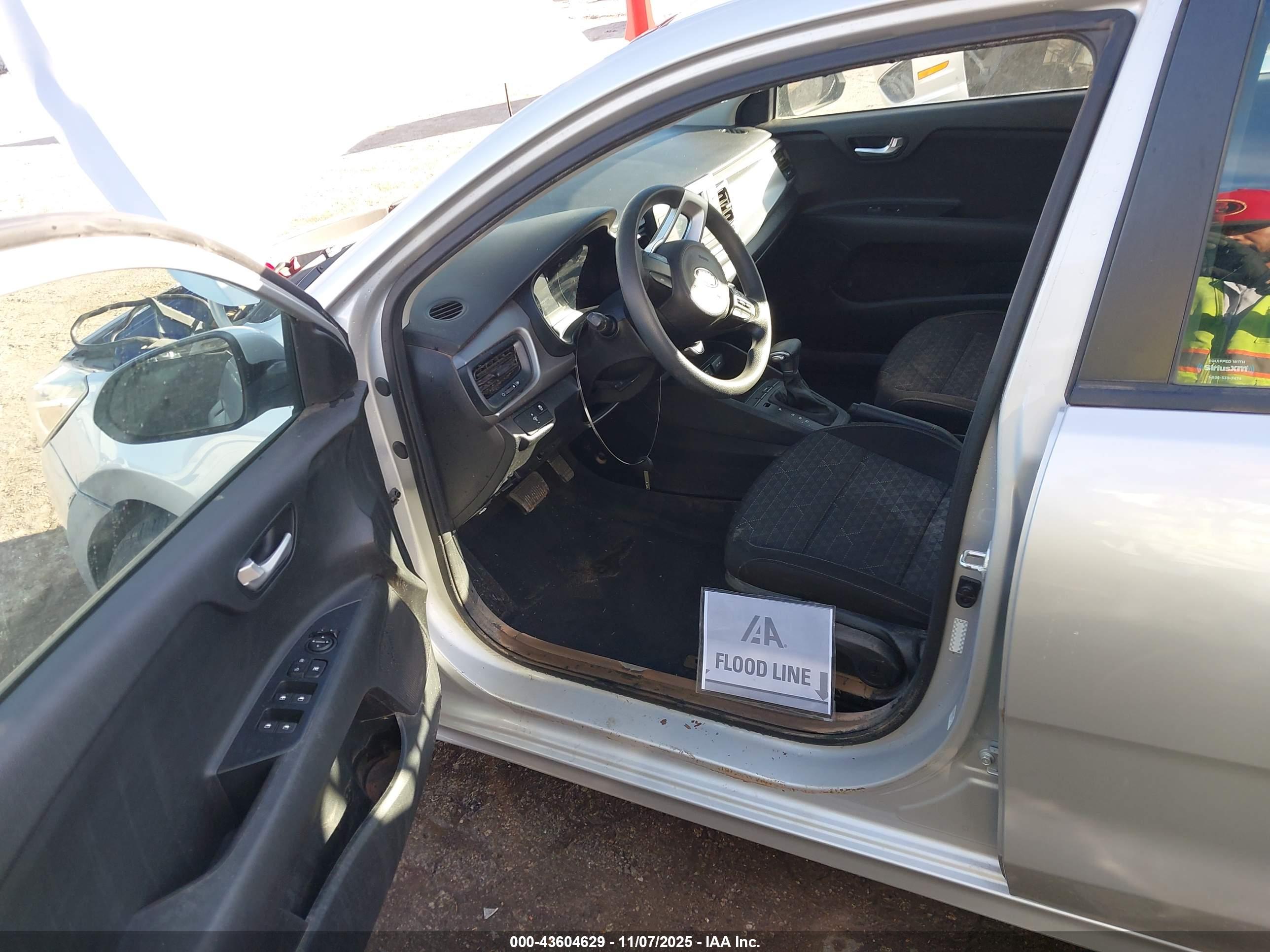 KIA RIO image 6