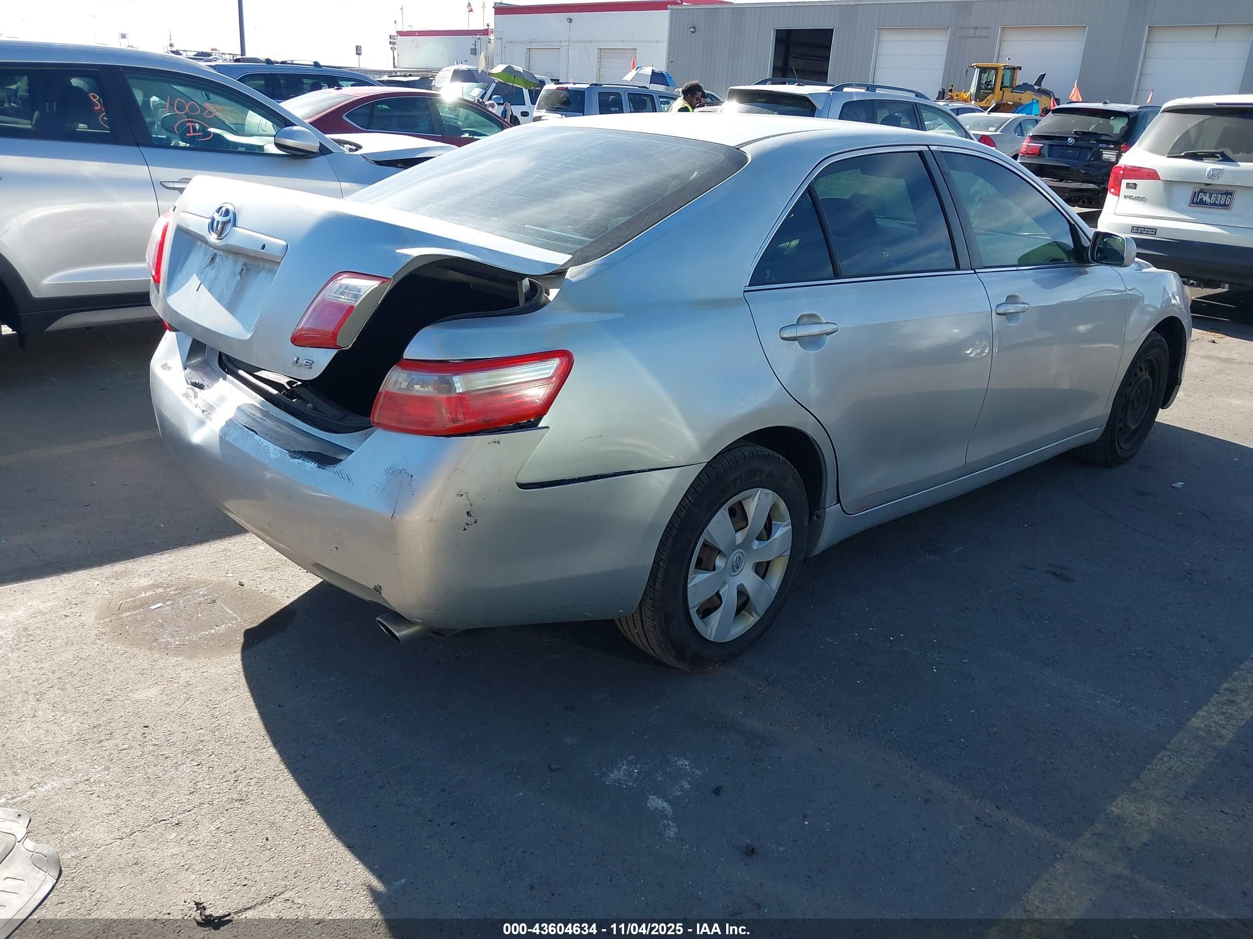 TOYOTA CAMRY image 4