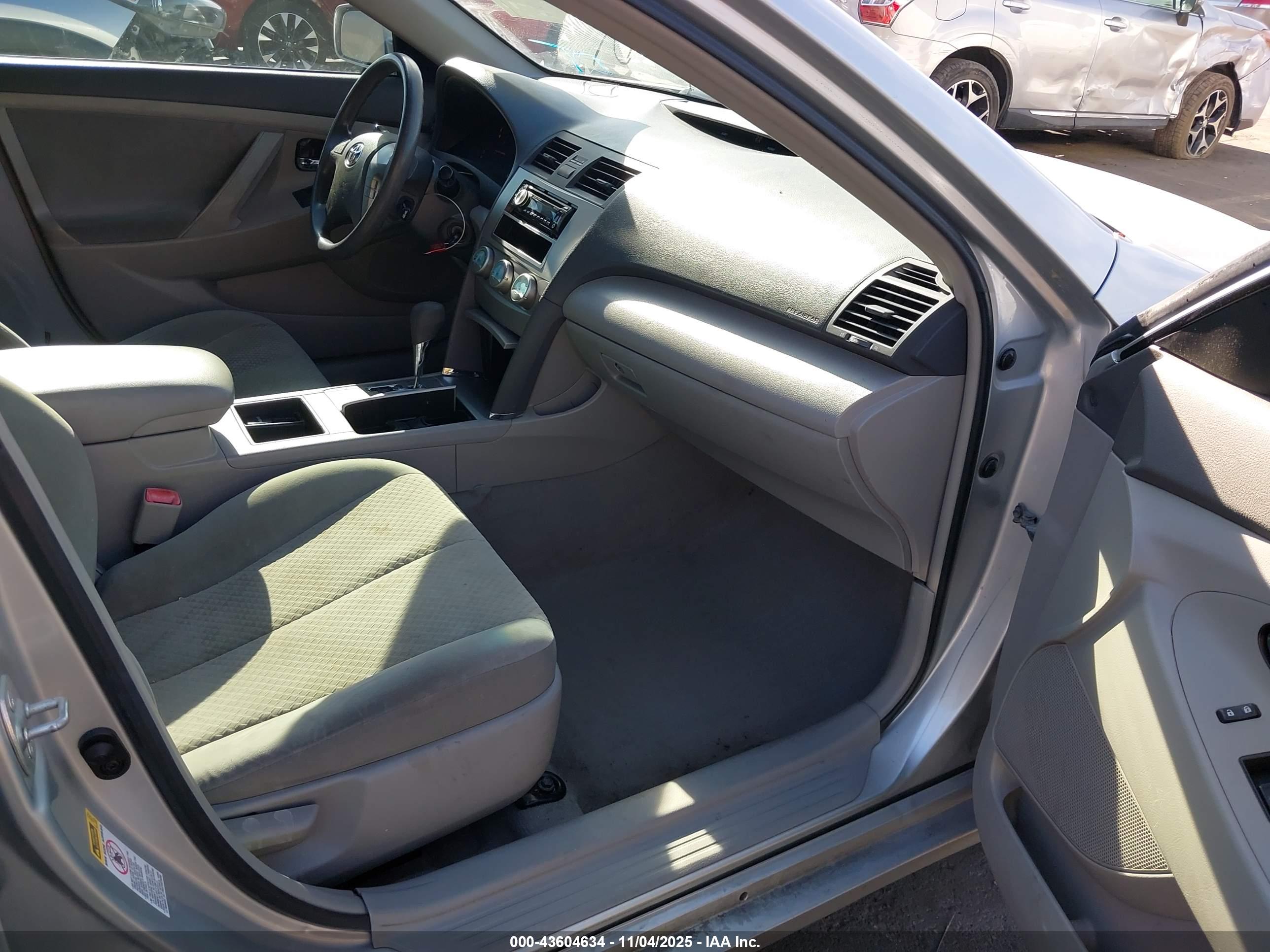 TOYOTA CAMRY image 5