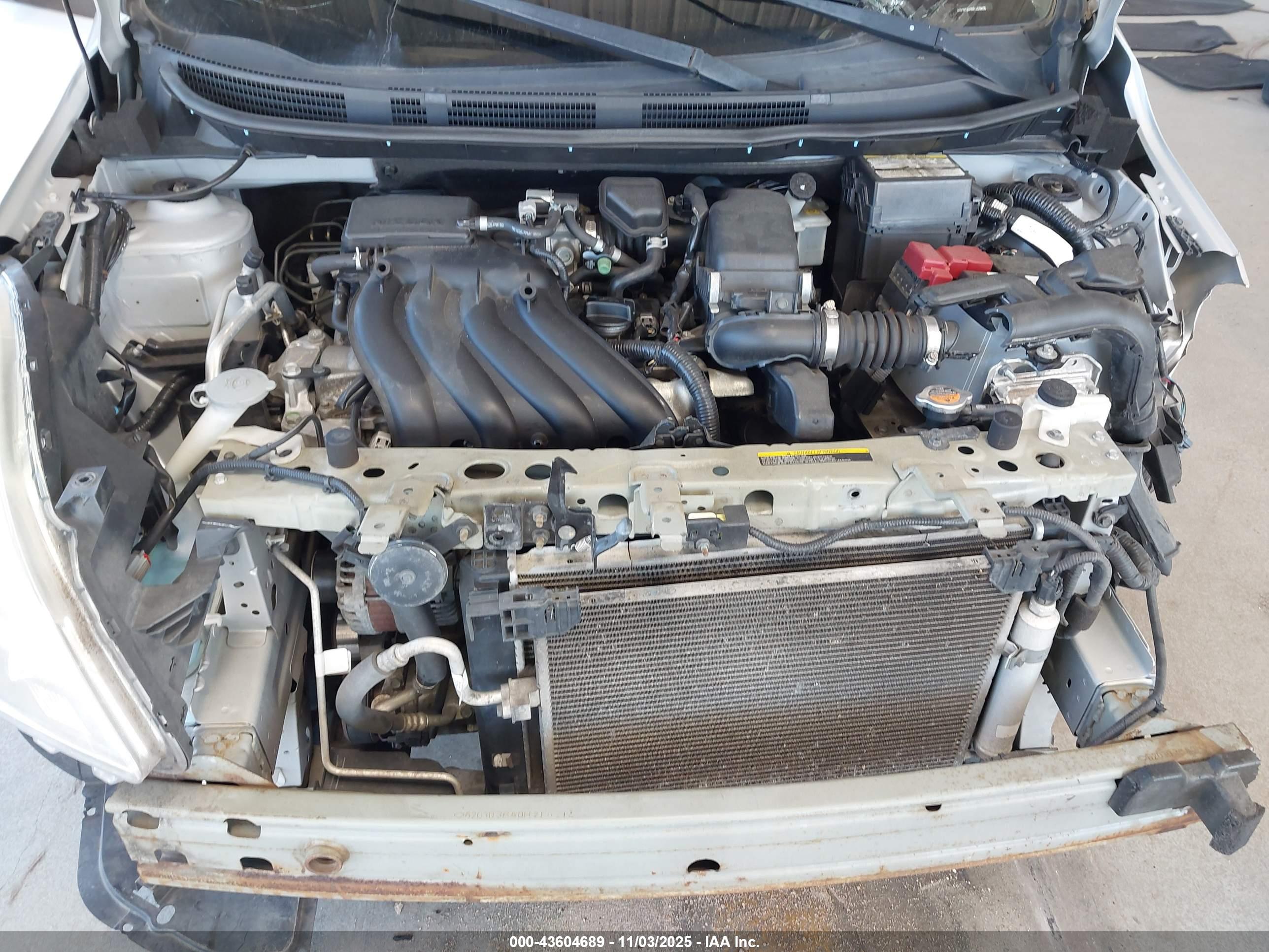 NISSAN VERSA image 10