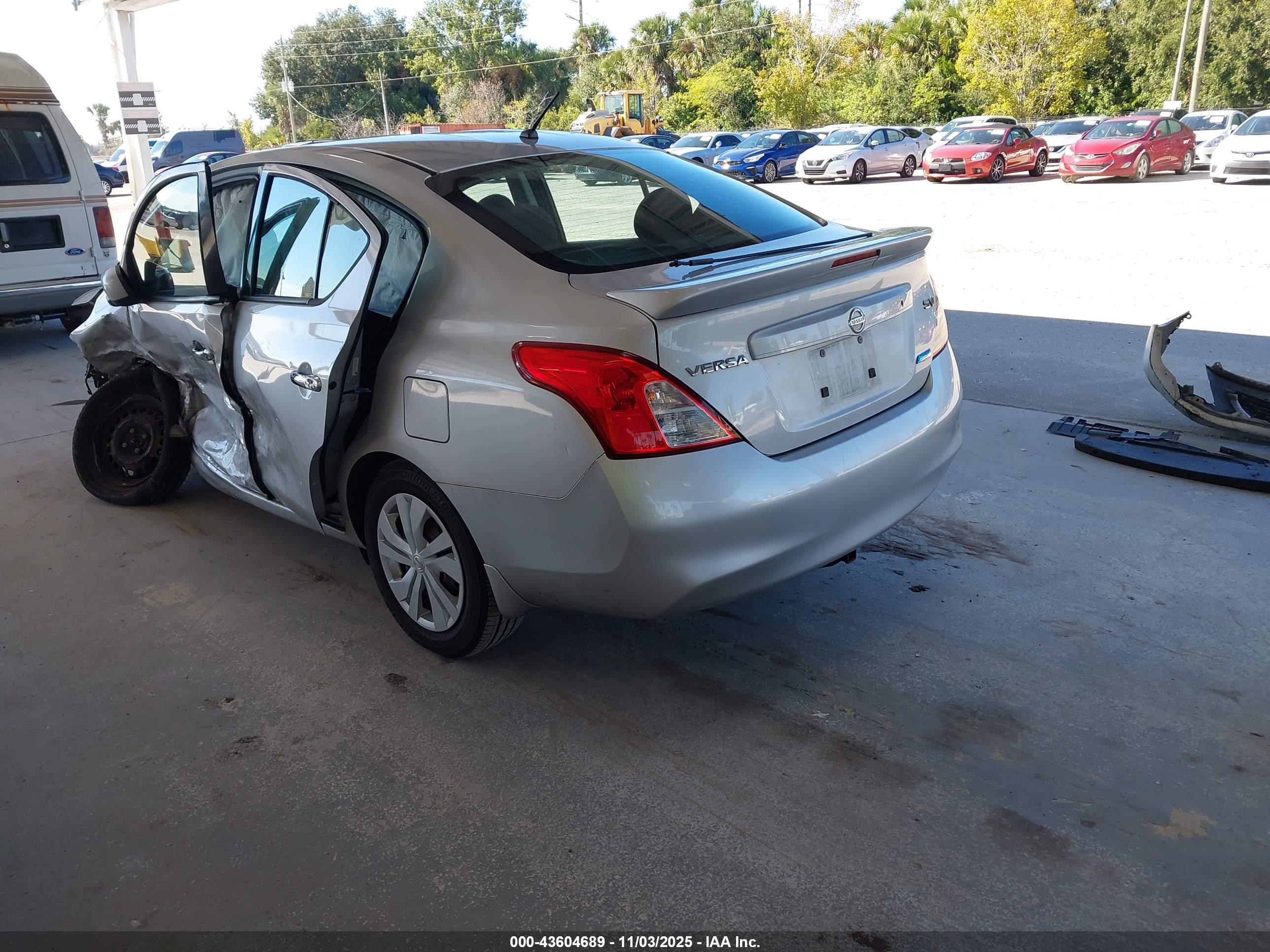 NISSAN VERSA image 3