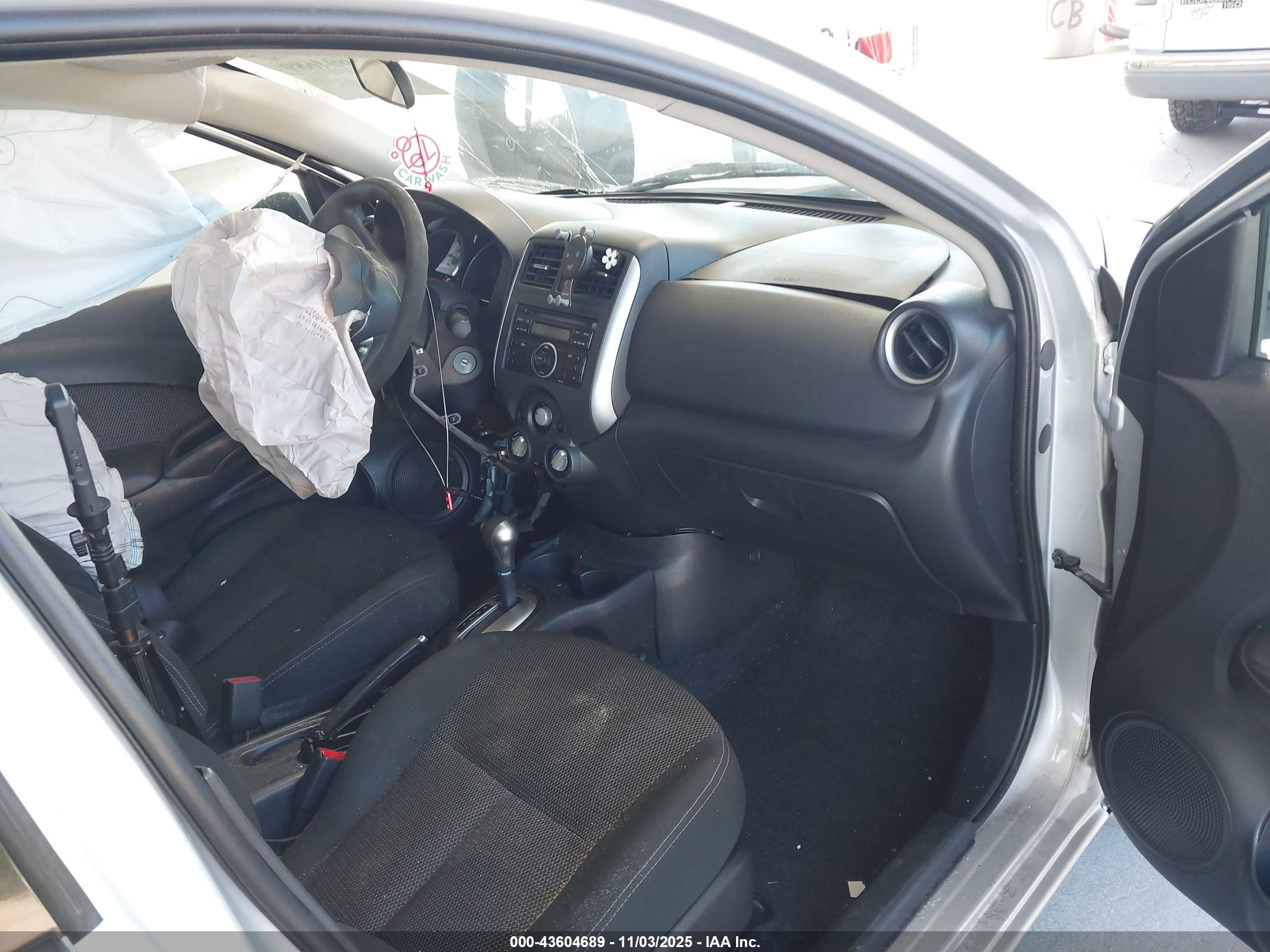 NISSAN VERSA image 5