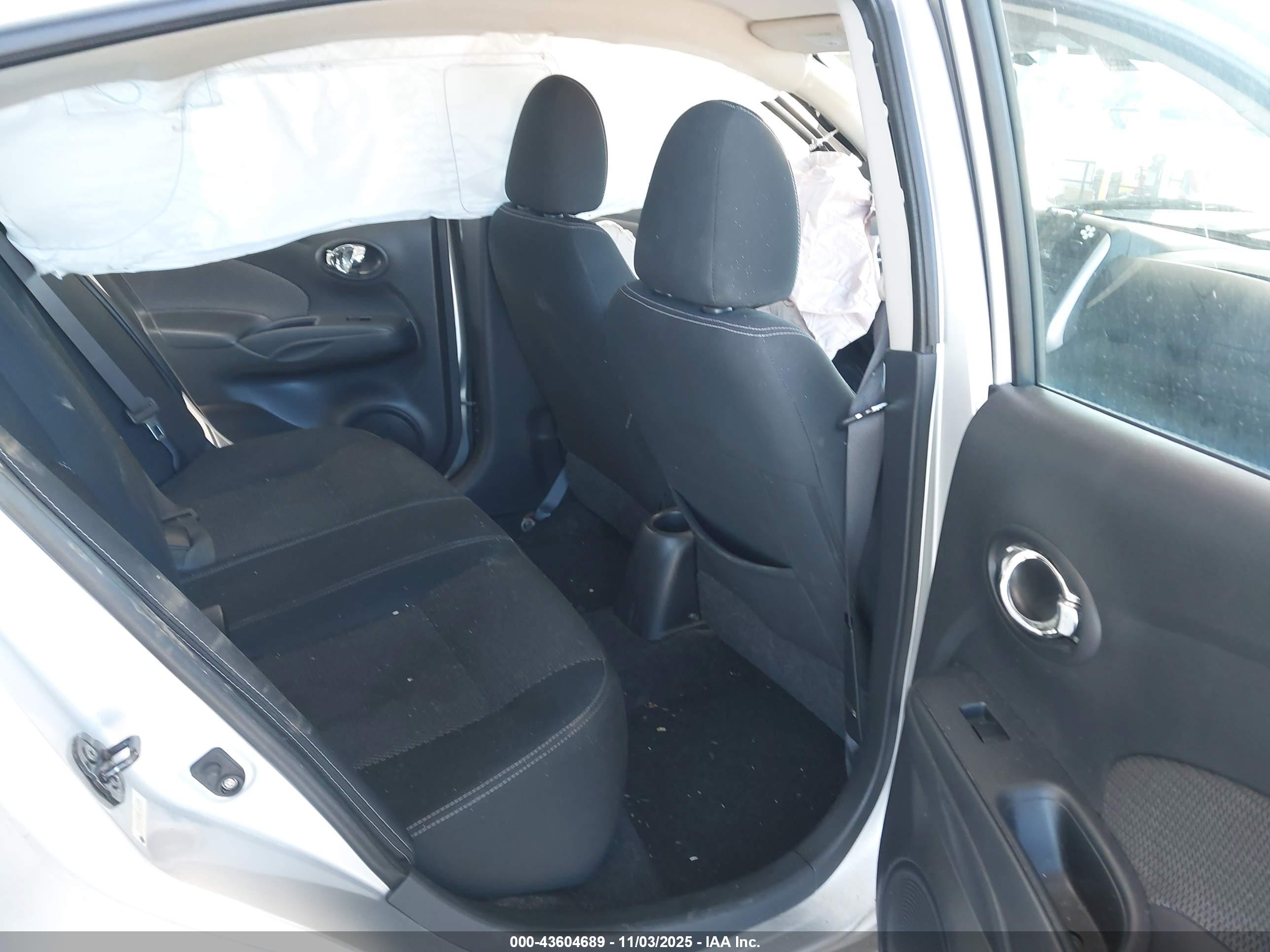NISSAN VERSA image 8
