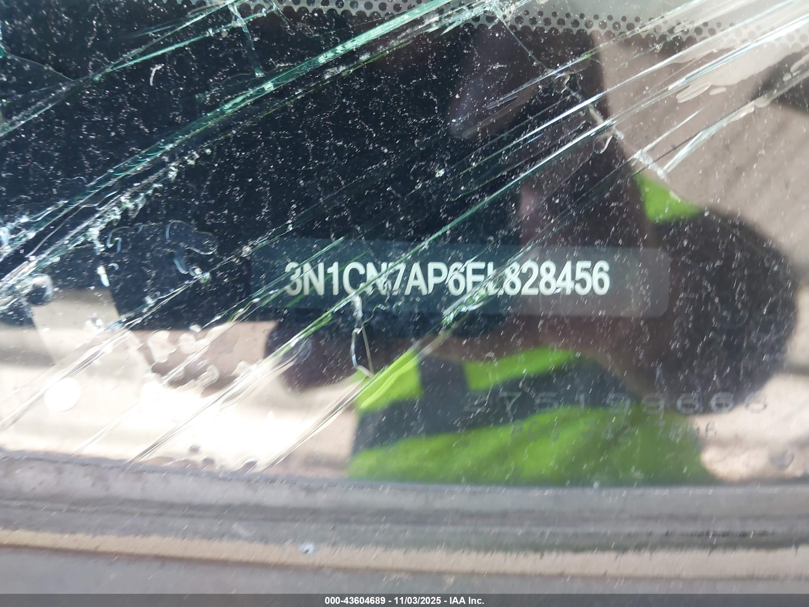 NISSAN VERSA image 9