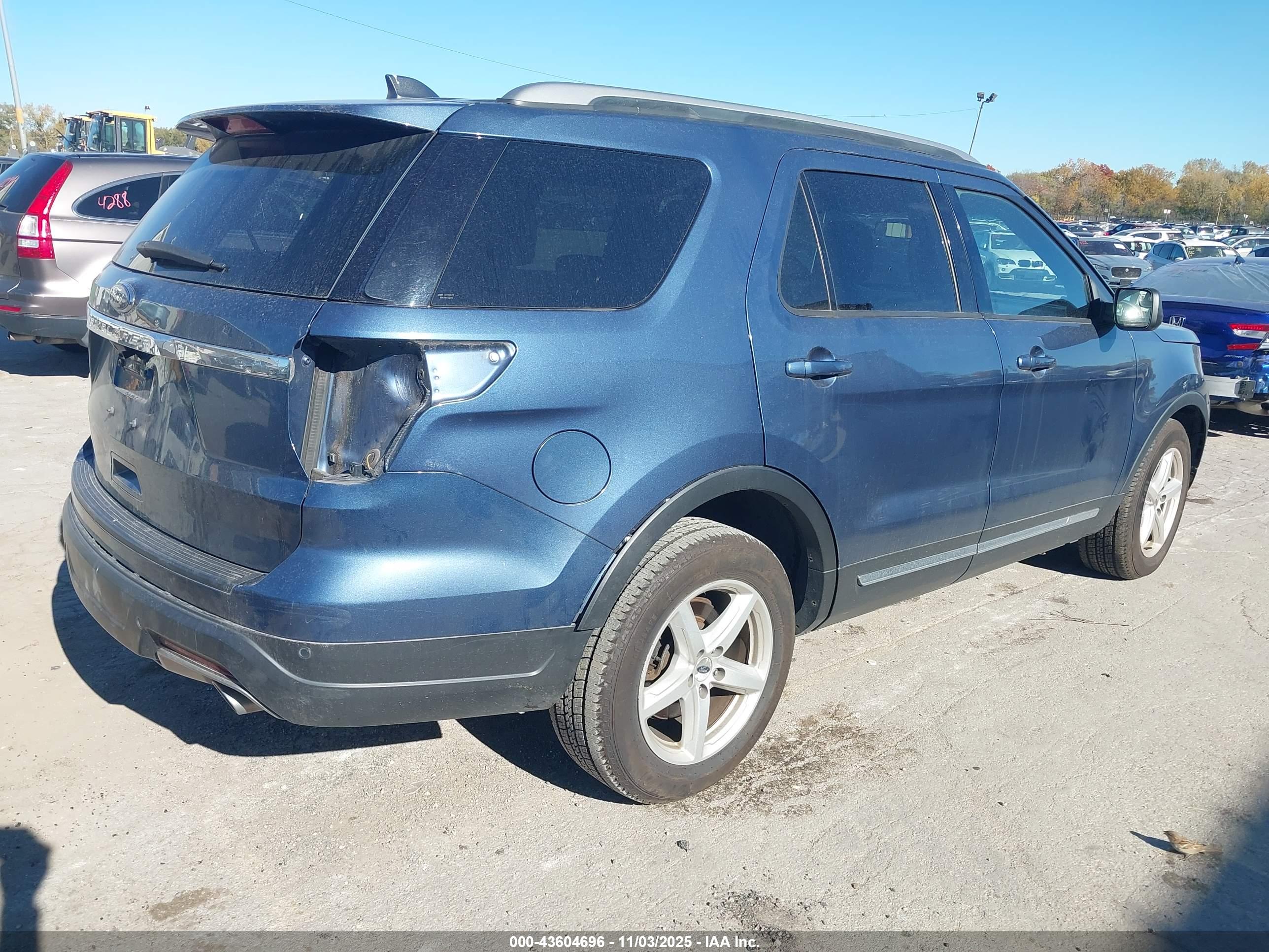FORD EXPLORER image 4