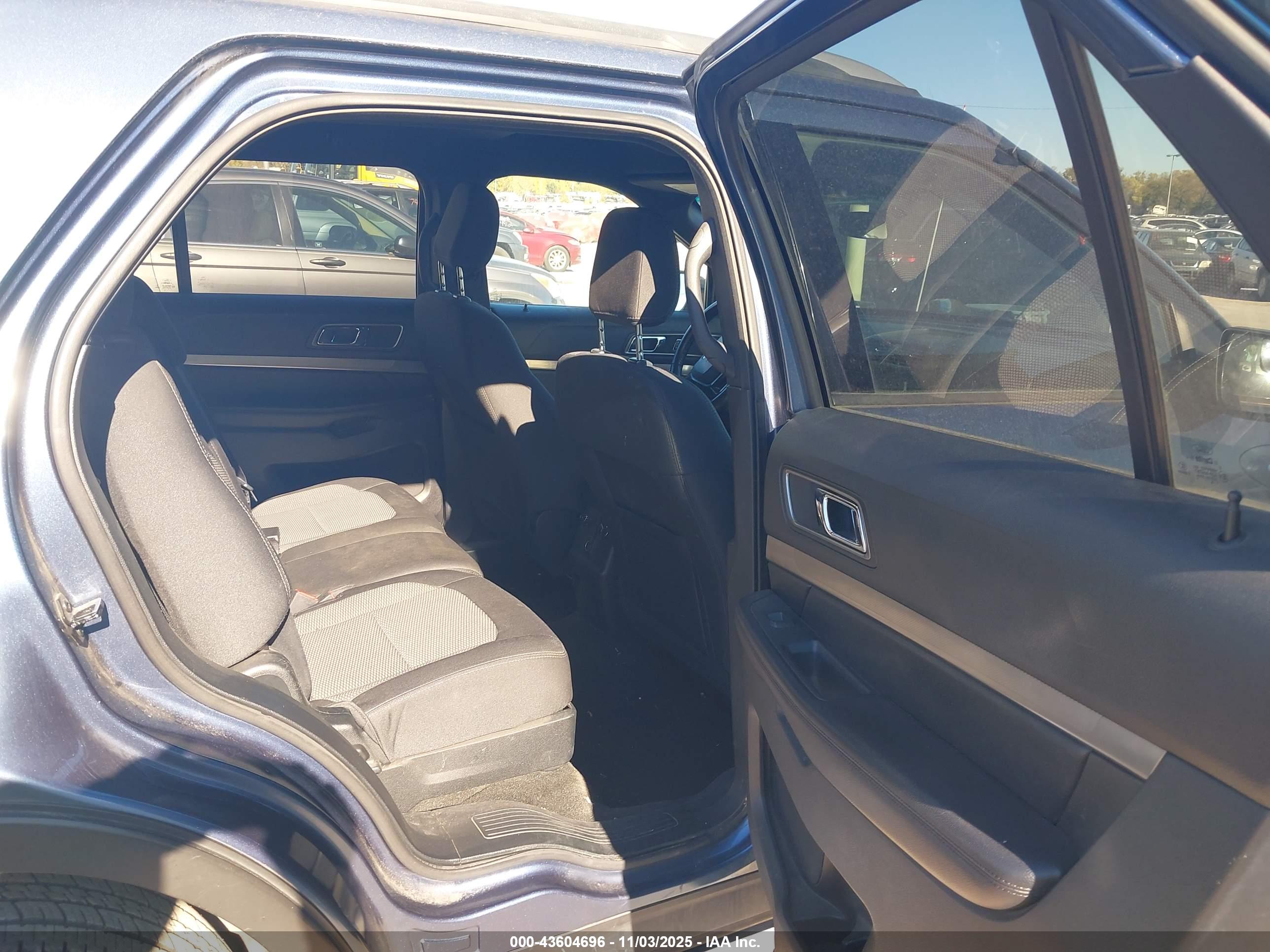 FORD EXPLORER image 8