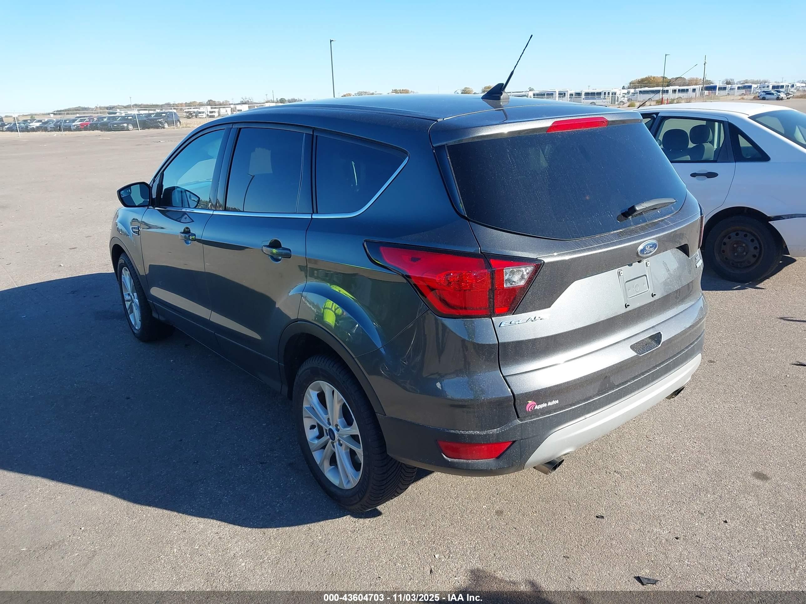 FORD ESCAPE image 3