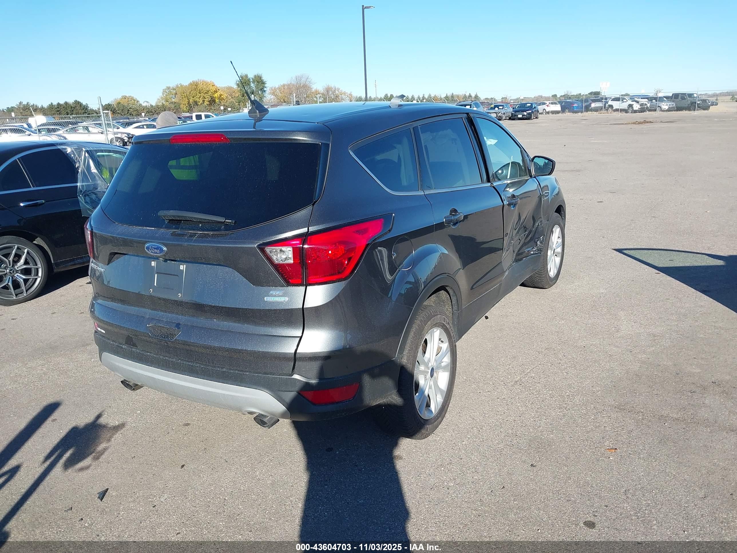 FORD ESCAPE image 4
