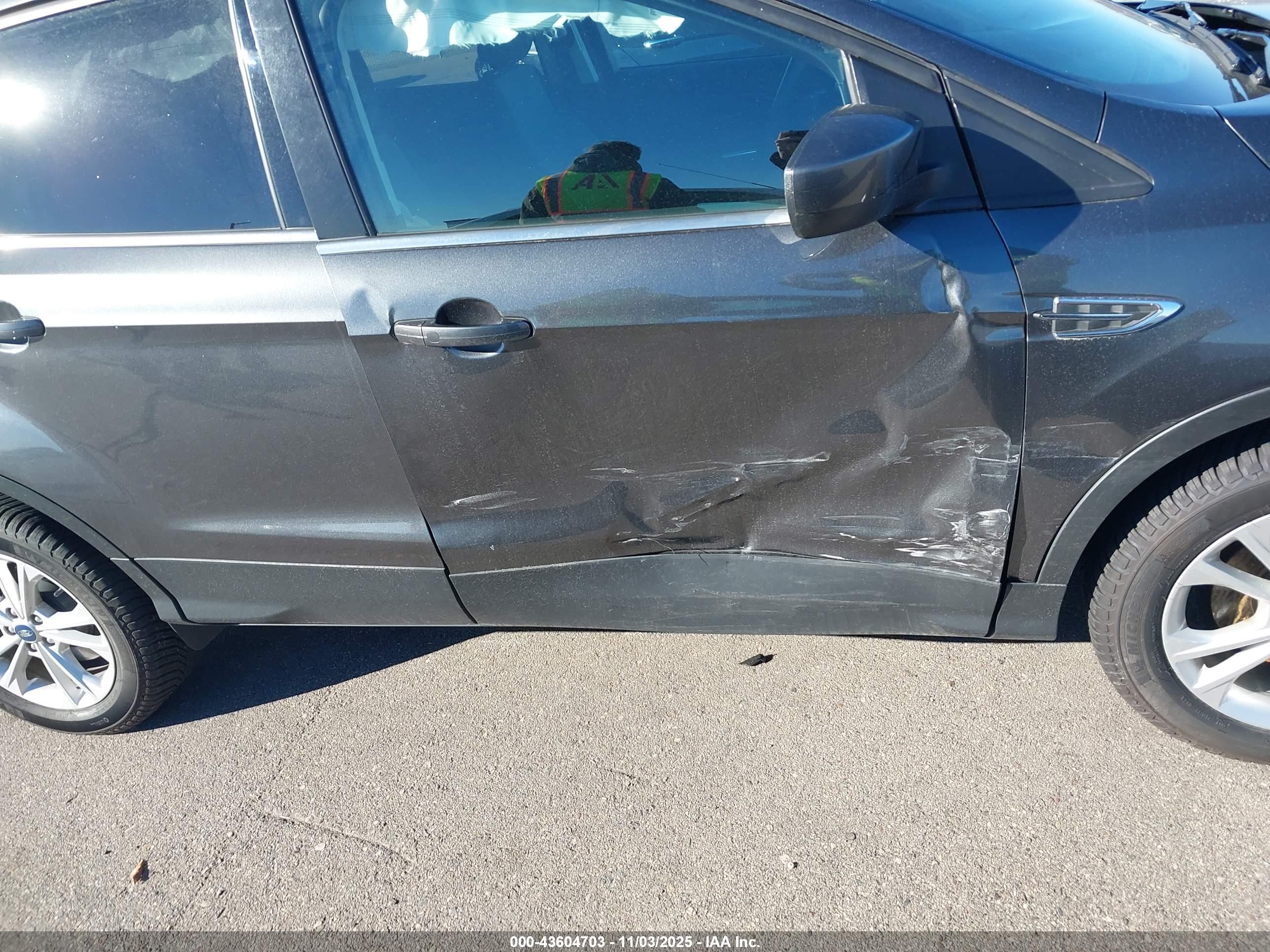 FORD ESCAPE image 6