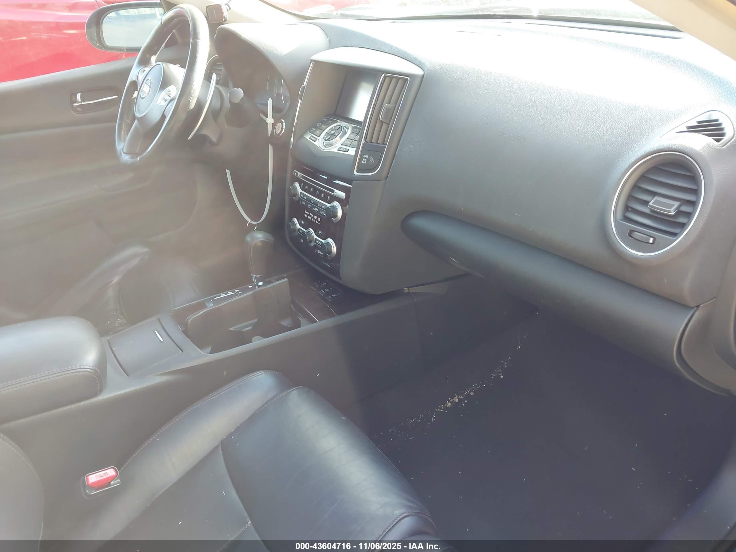 NISSAN MAXIMA image 5