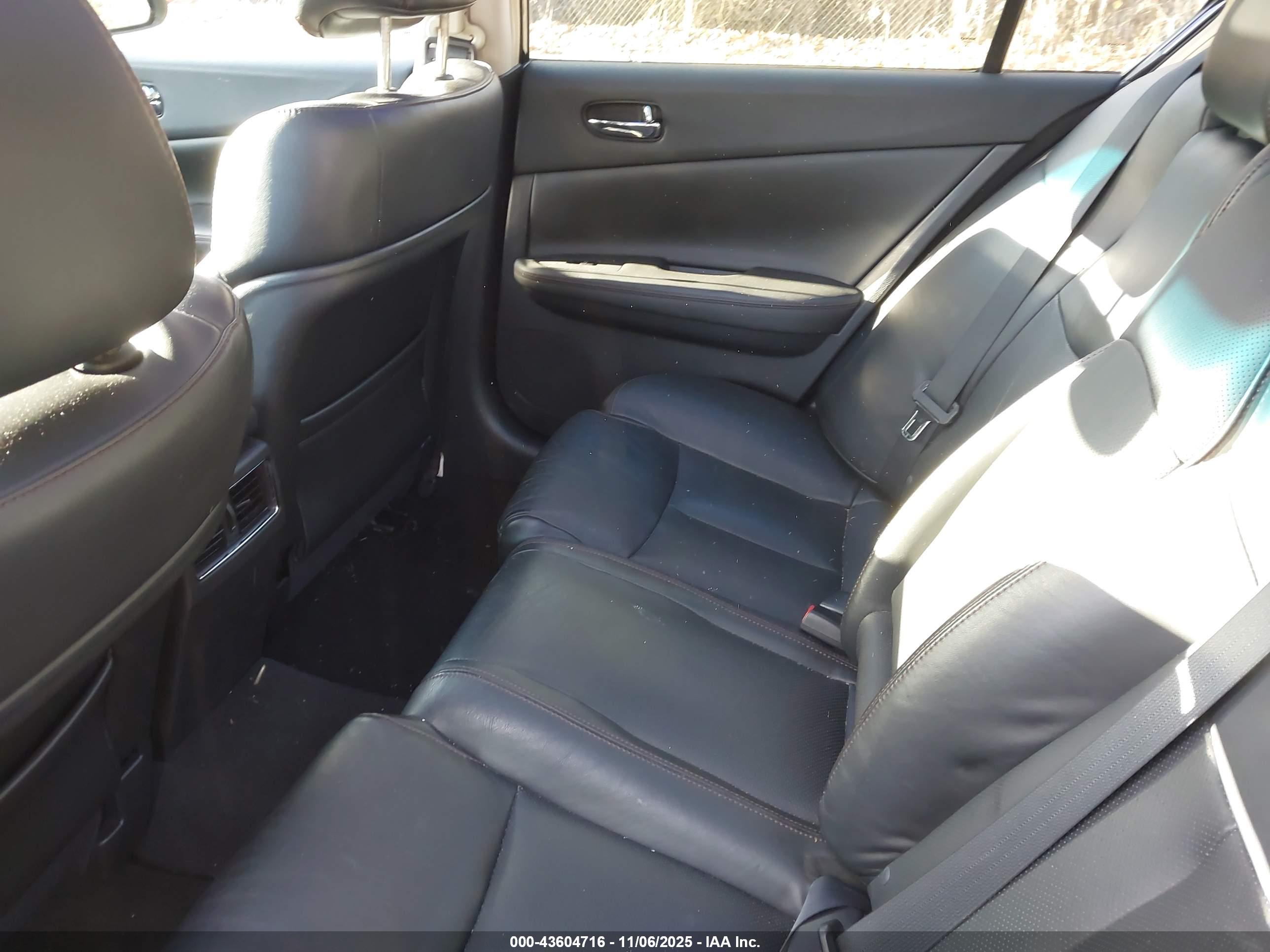 NISSAN MAXIMA image 8