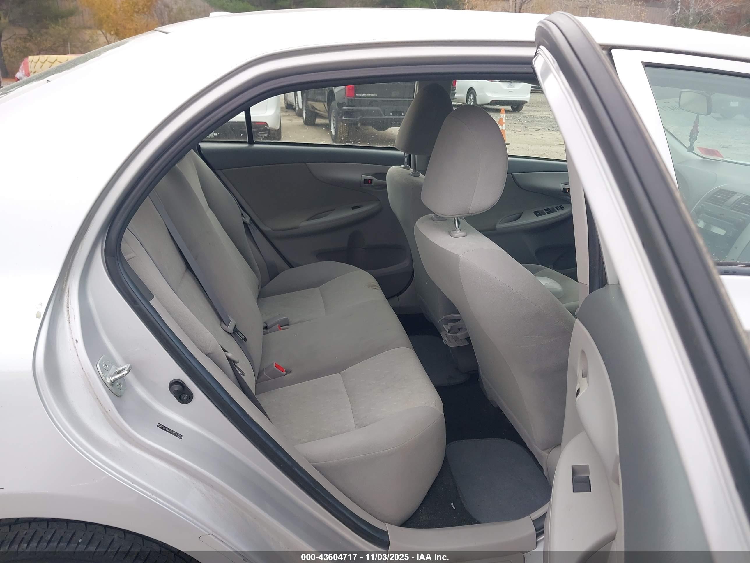 TOYOTA COROLLA image 8