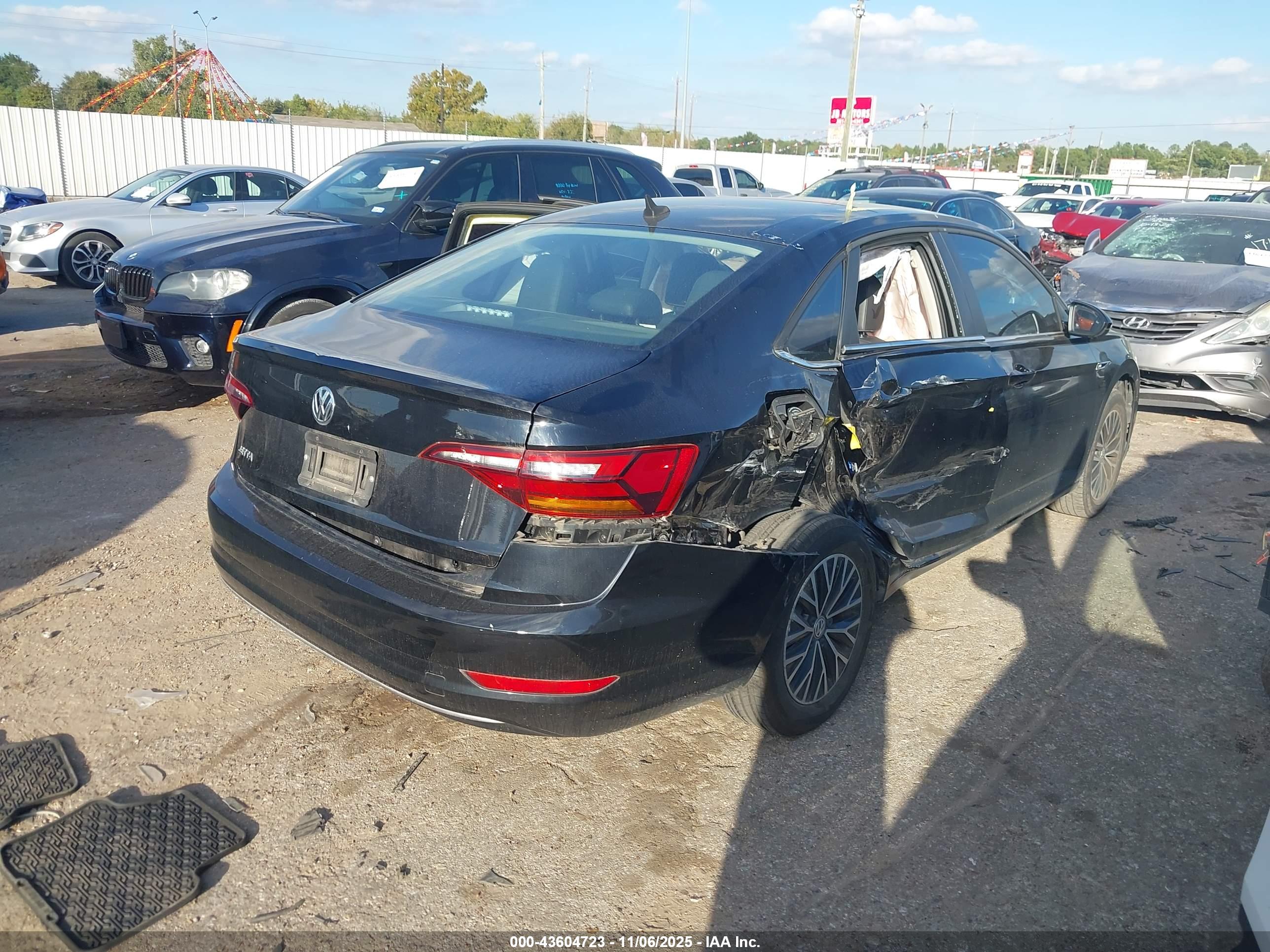VOLKSWAGEN JETTA image 4
